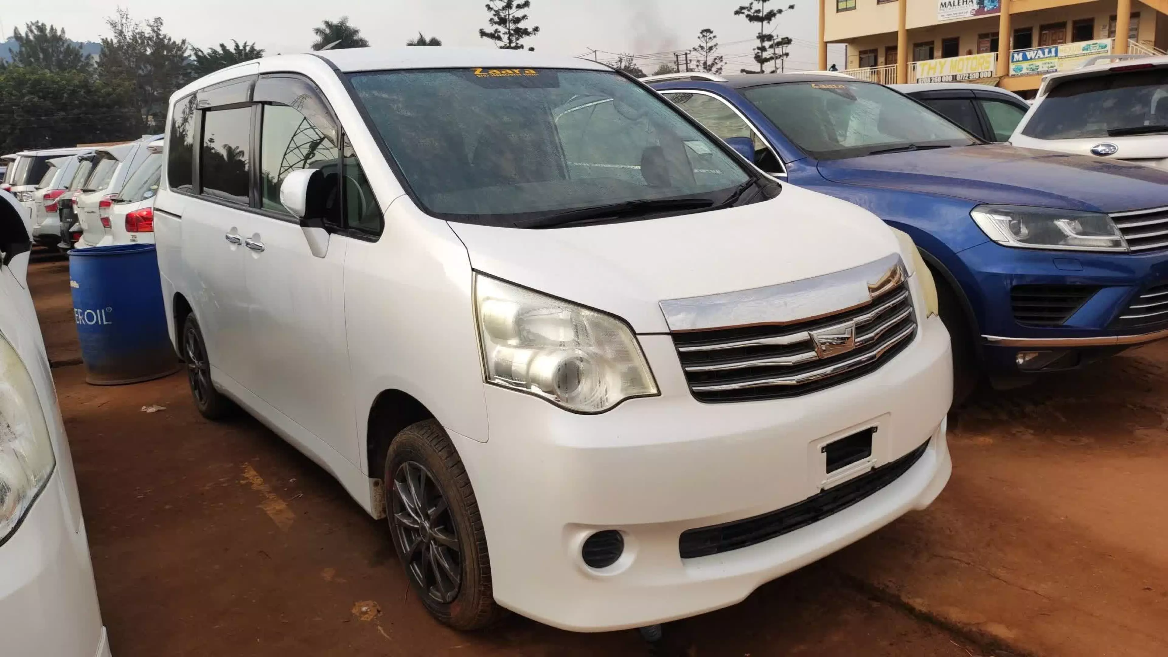 Toyota Noah - 2010
