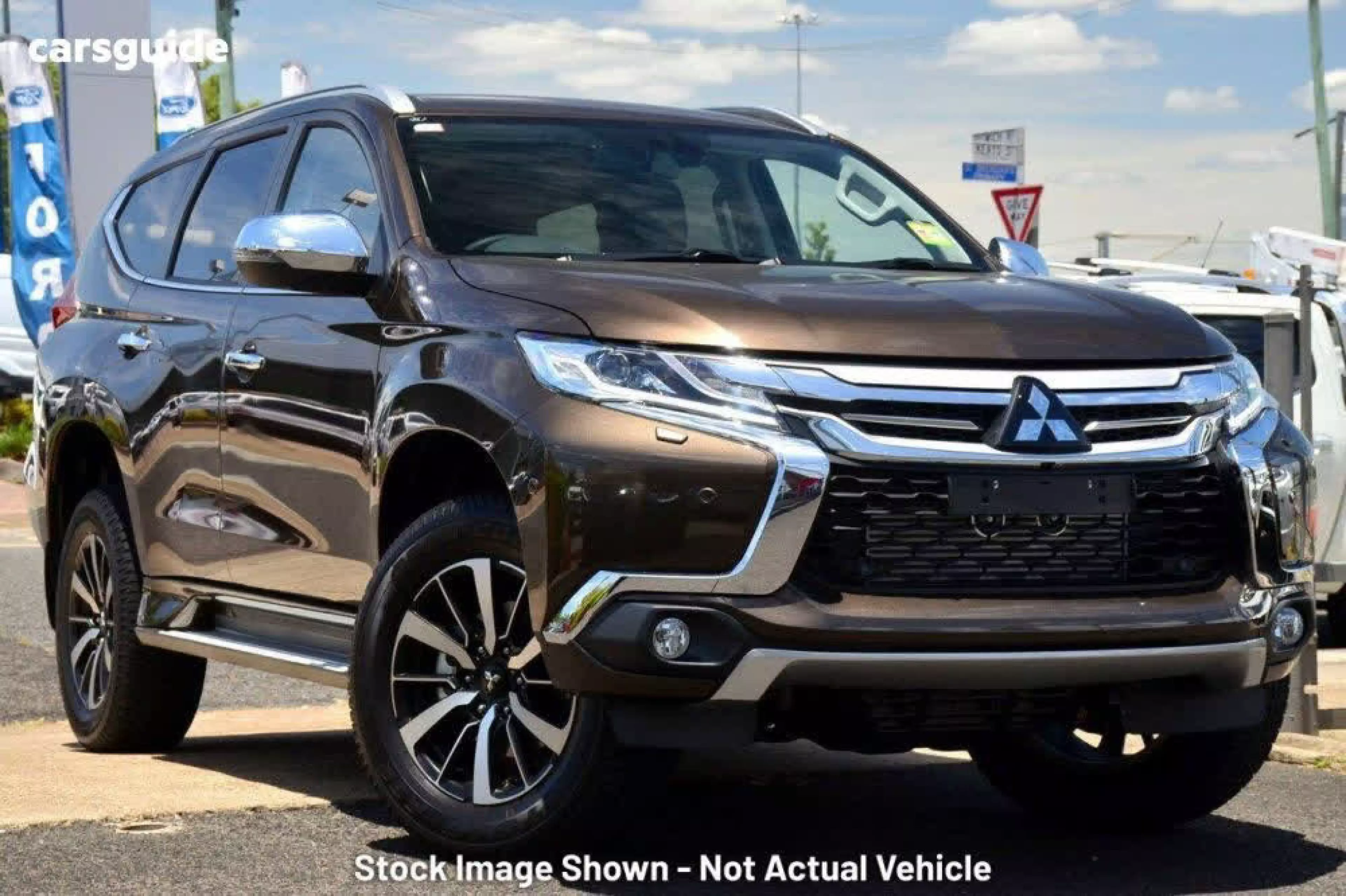 Mitsubishi Pajero Sport GLS Petrol - 2023