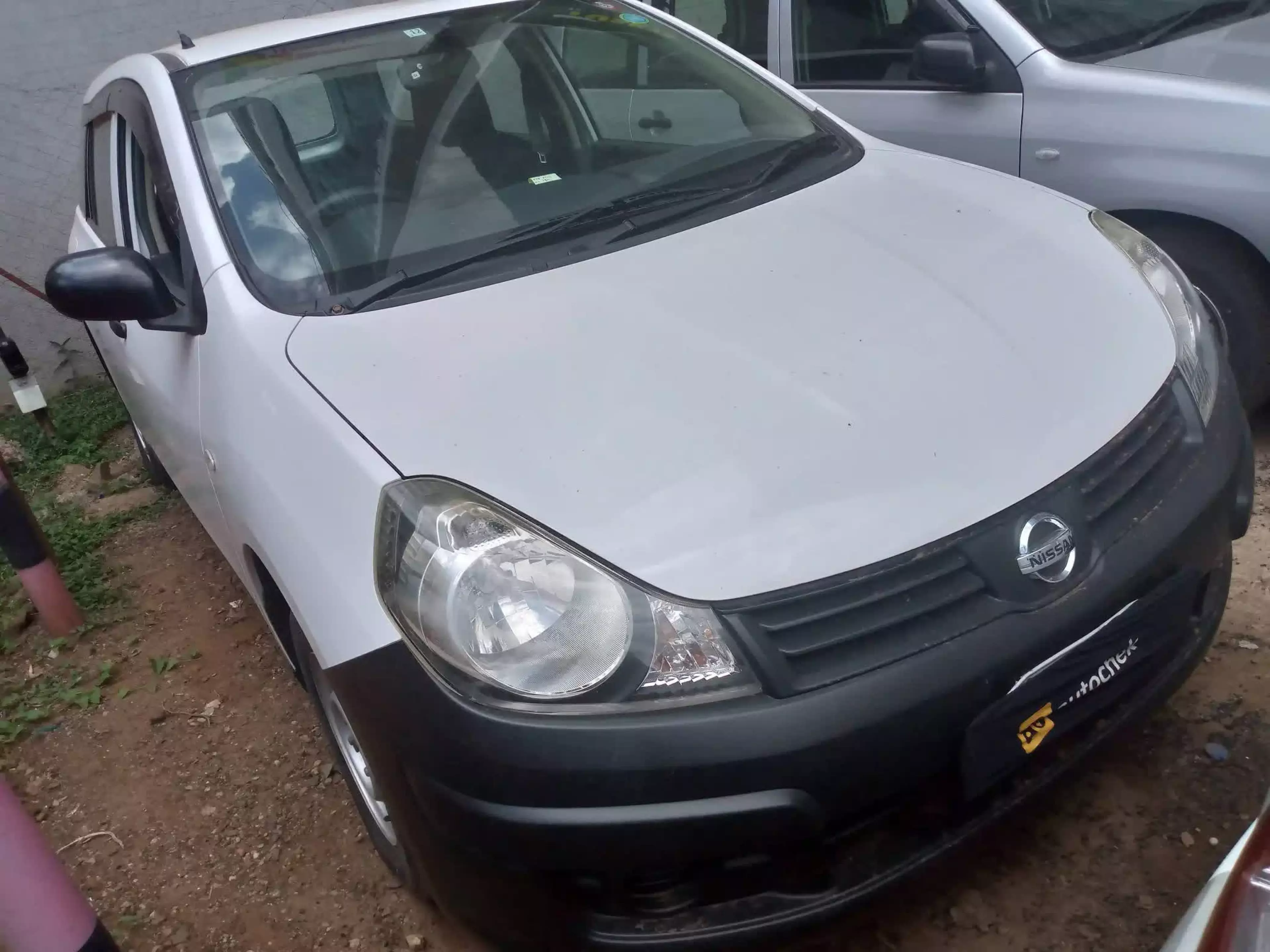 Nissan Advan  - 2014