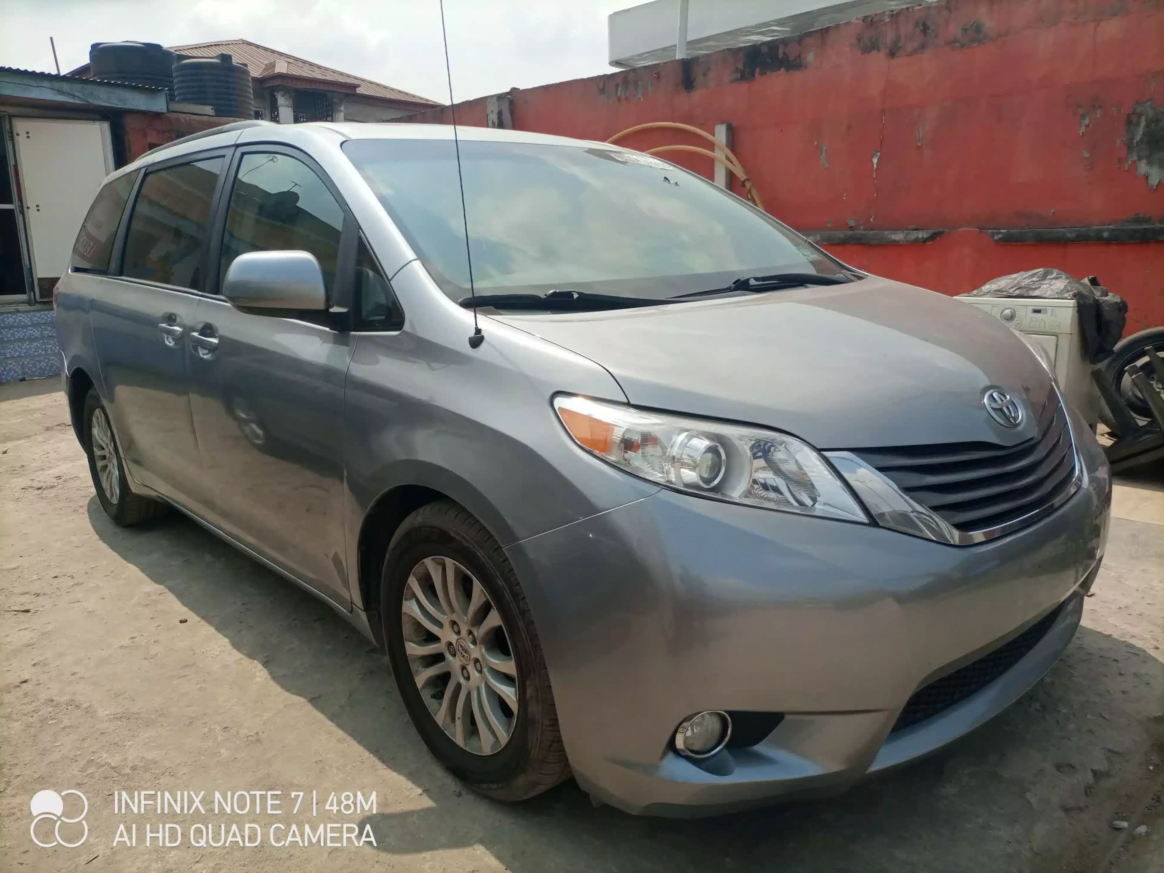 Toyota Sienna - 2013