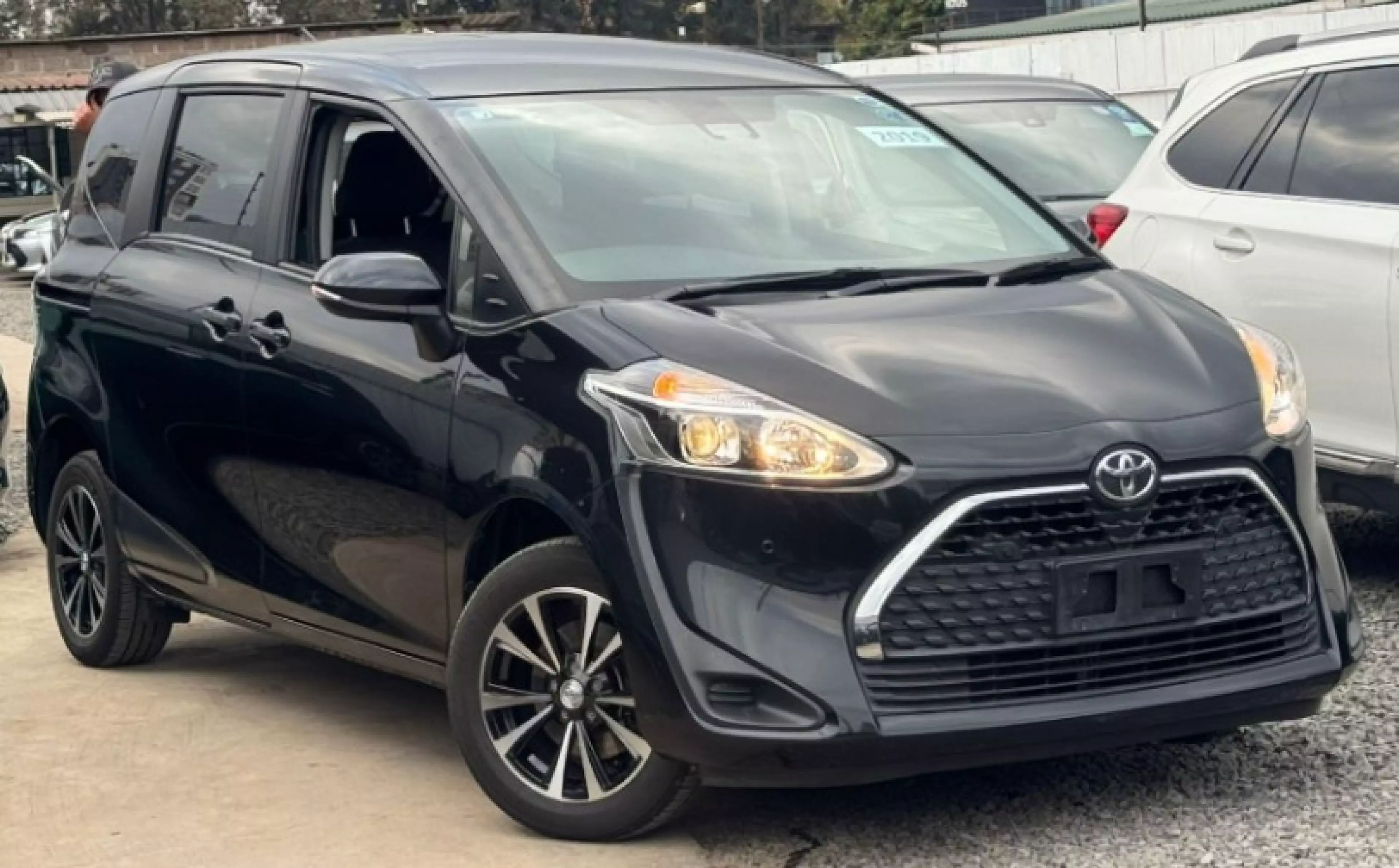 Toyota Sienta - 2019