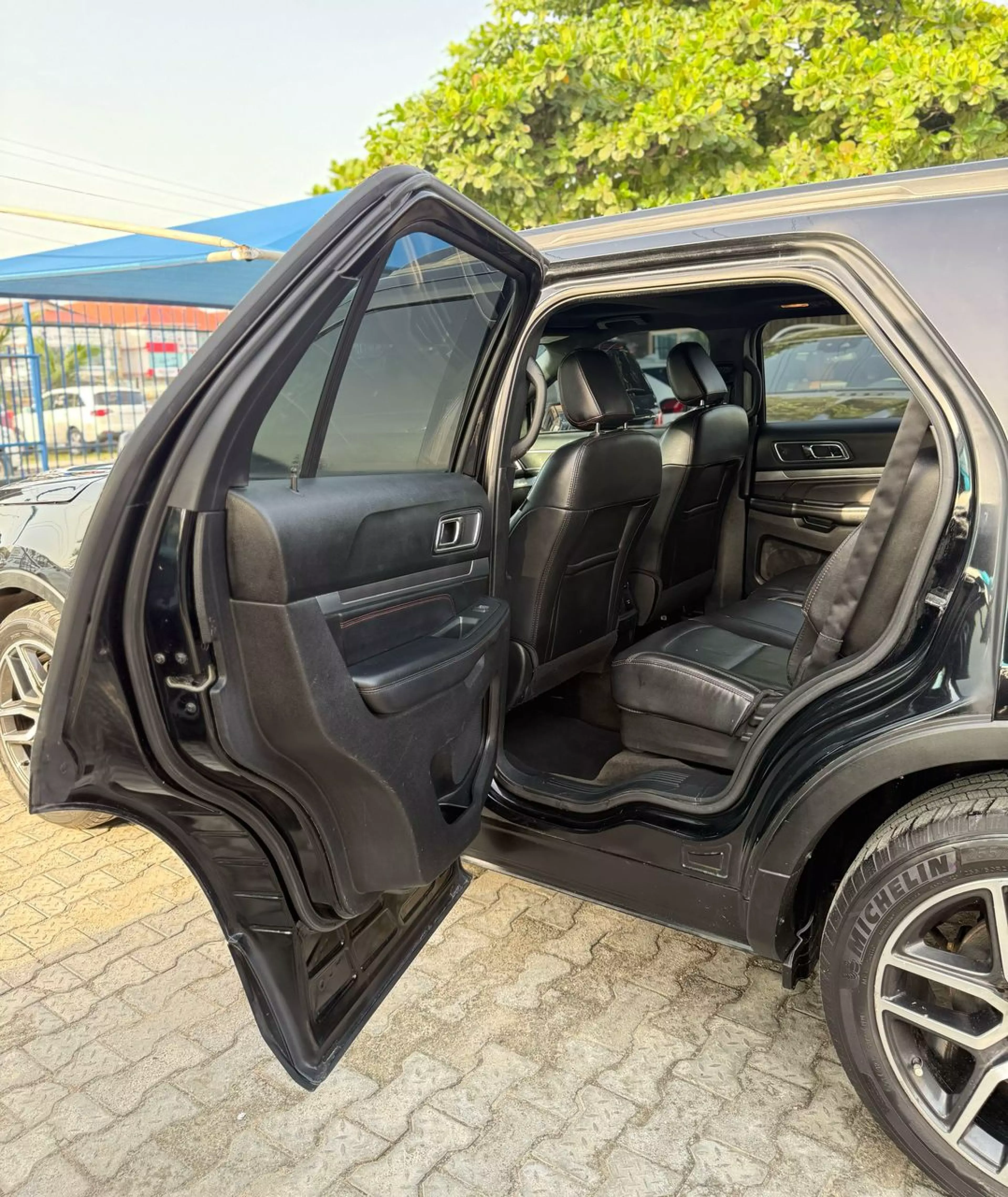 Ford Explorer   - 2018