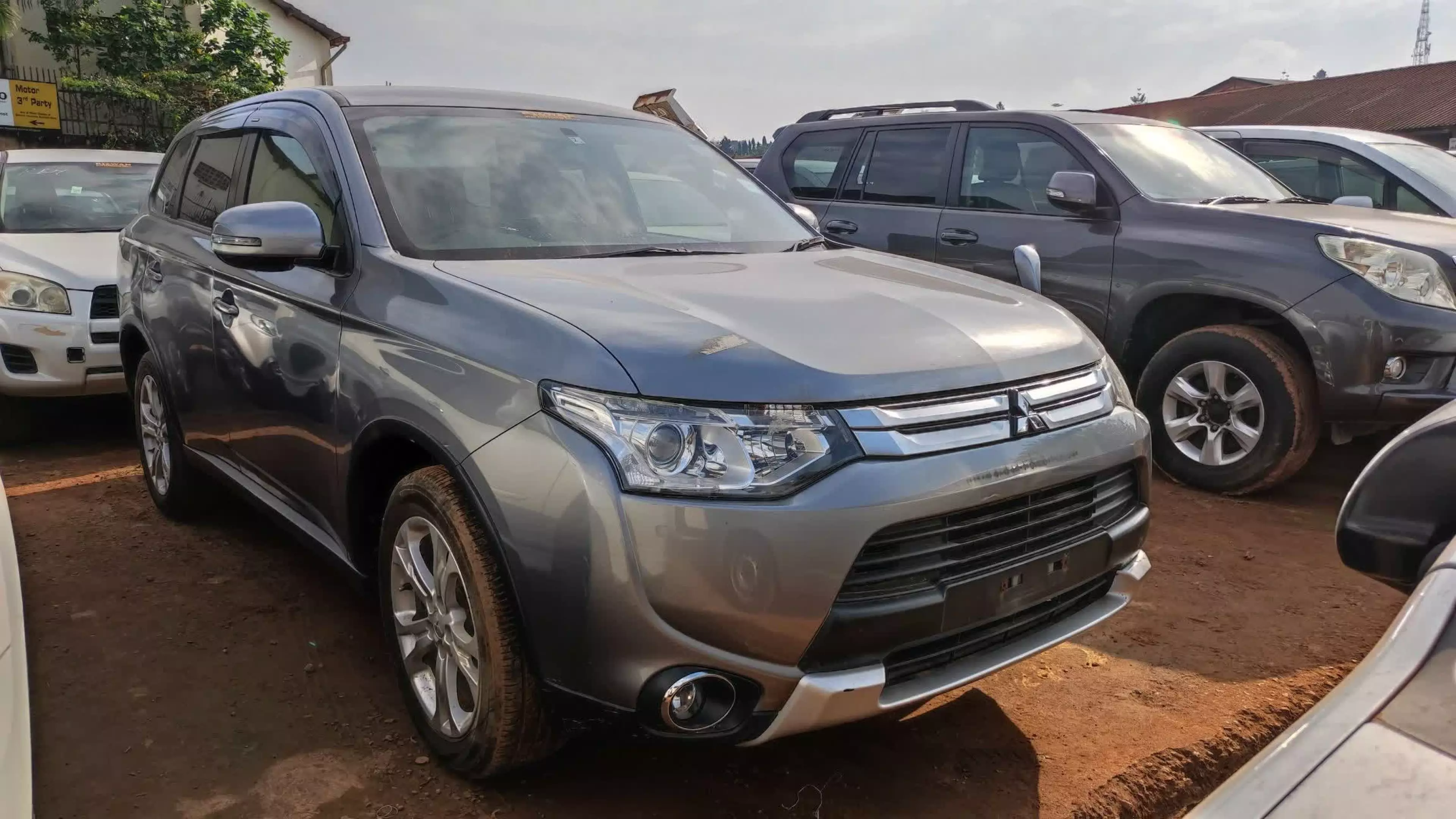 Mitsubishi OUTLANDER - 2014