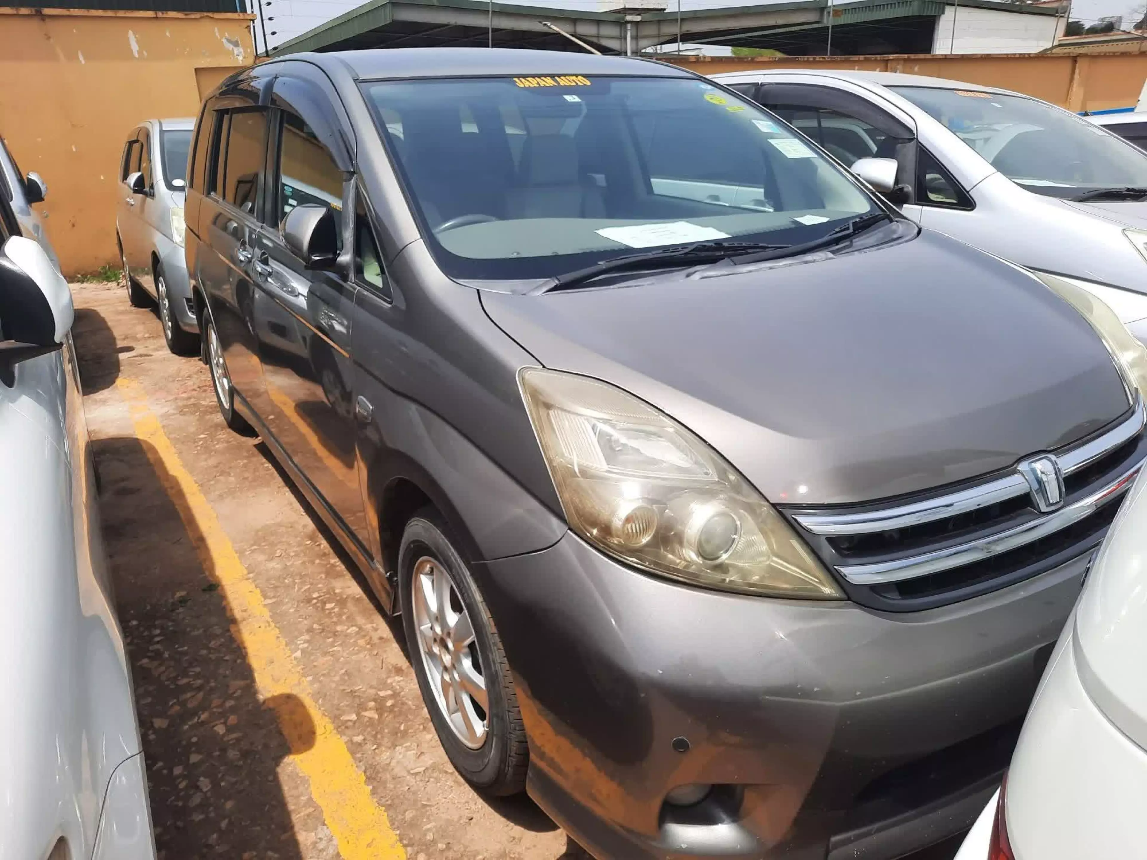 Toyota Isis  - 2009