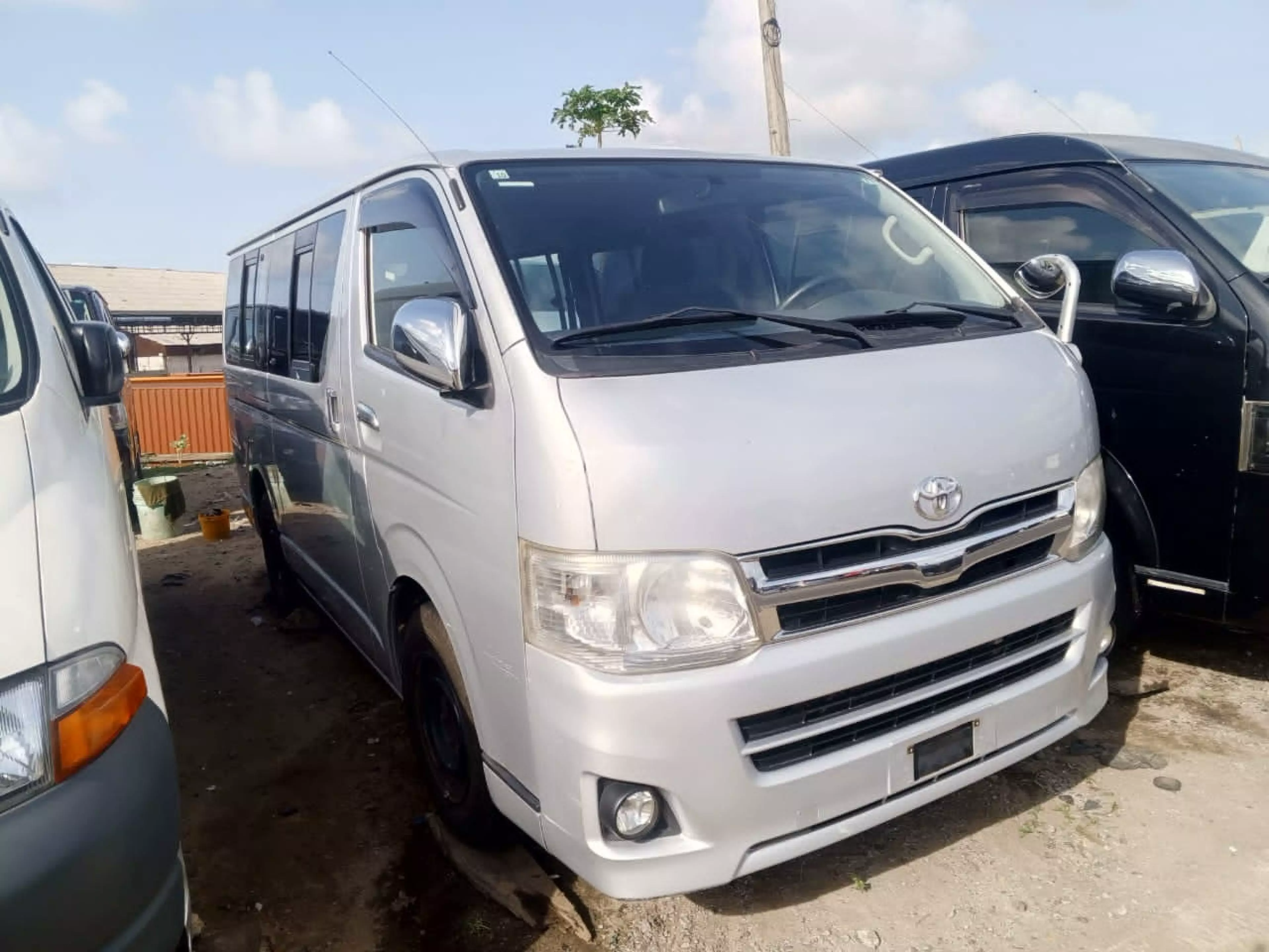 Toyota Hiace - 2012