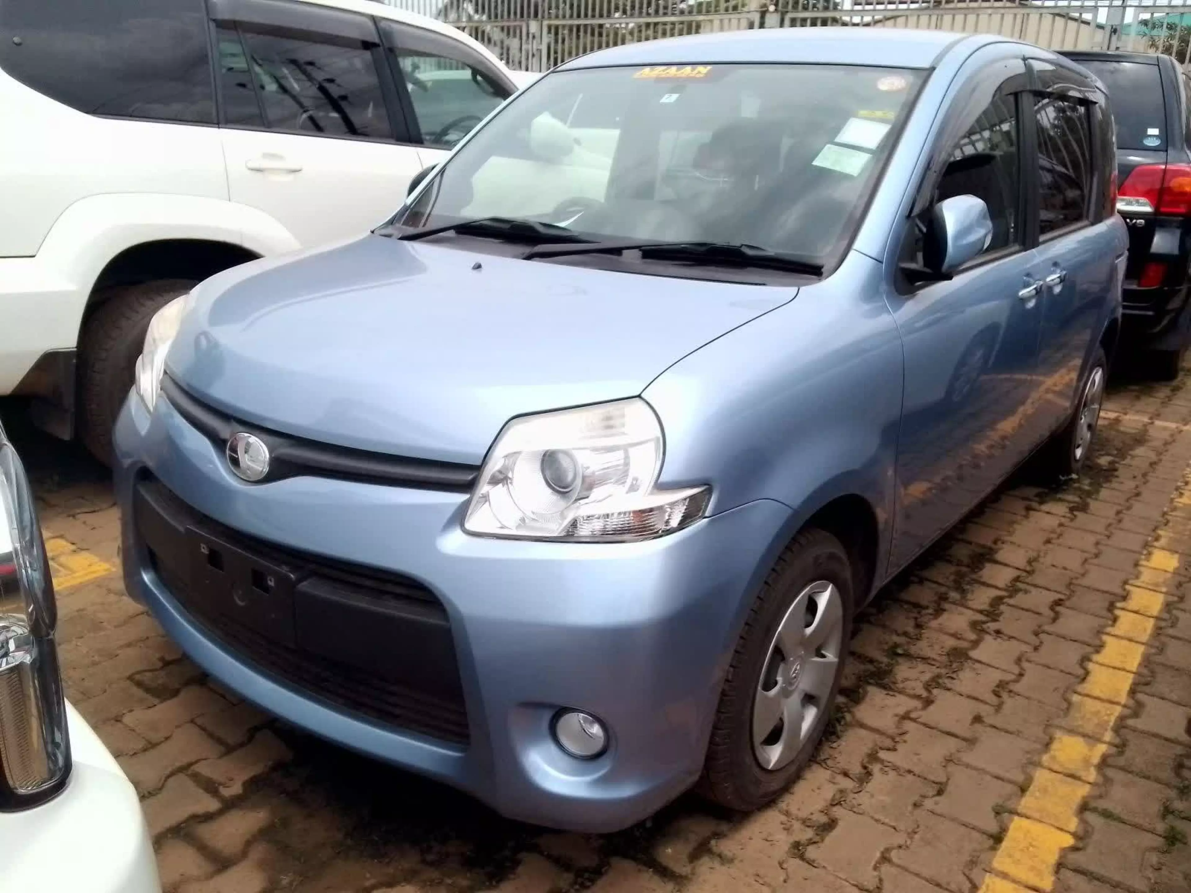 Toyota Sienta - 2014