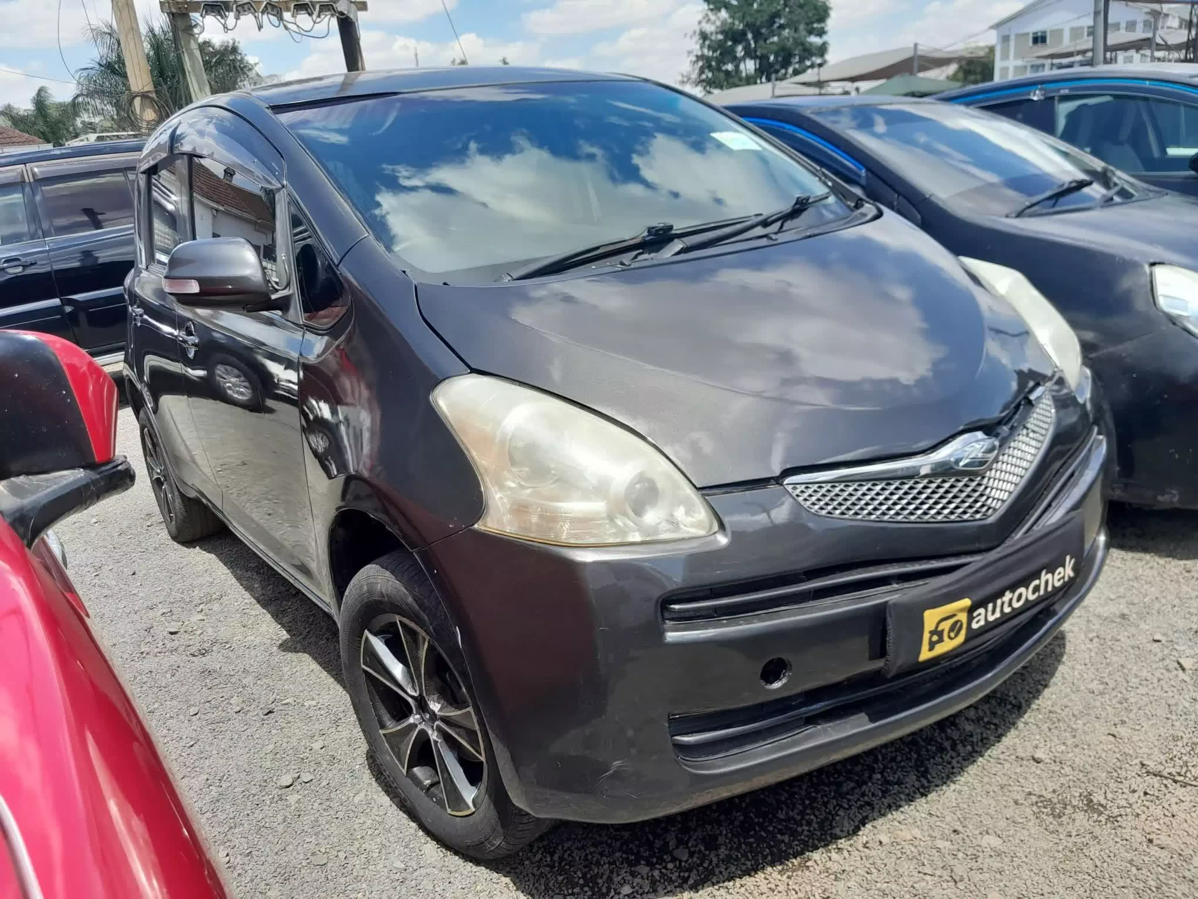 Toyota Ractis - 2010