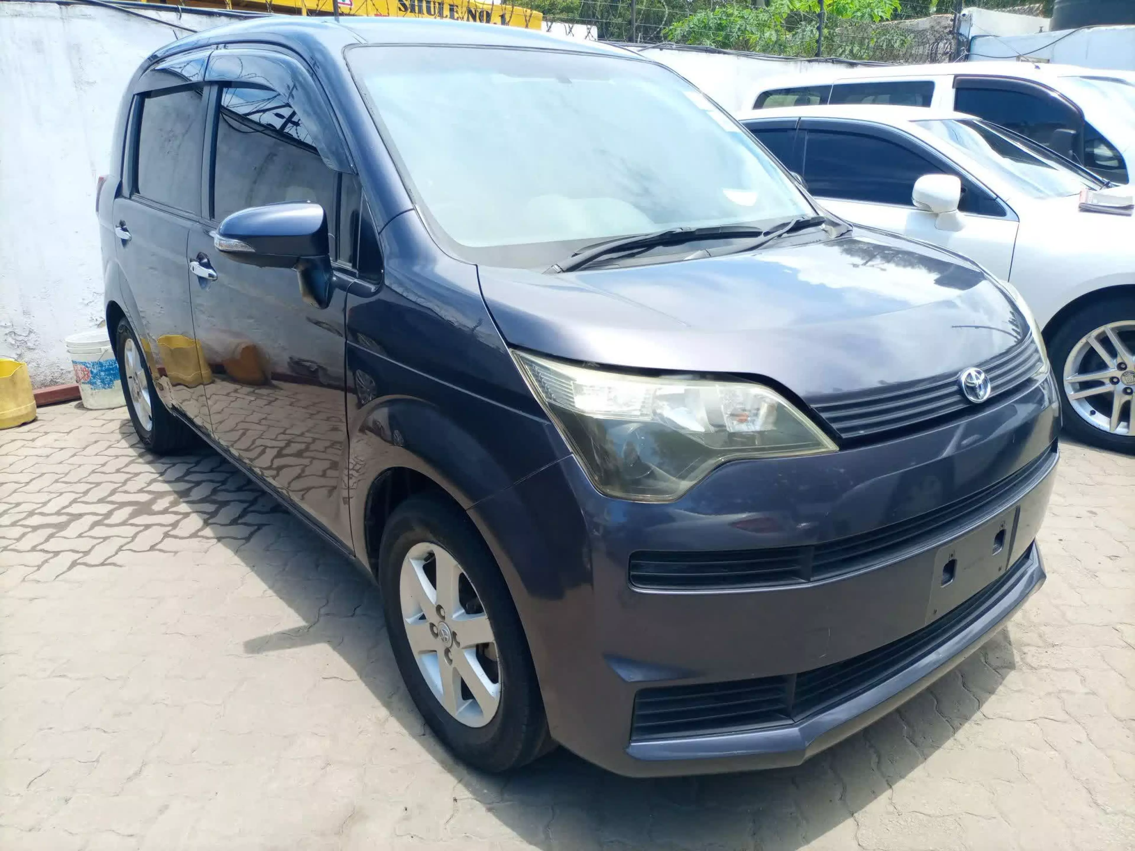Toyota Spade  - 2013