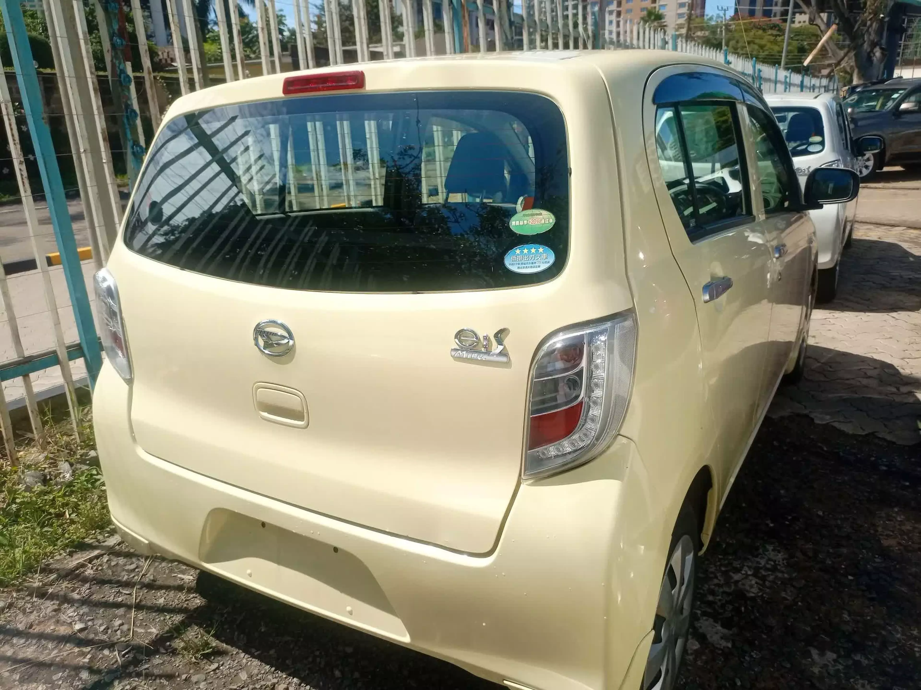 Daihatsu Mira    - 2017