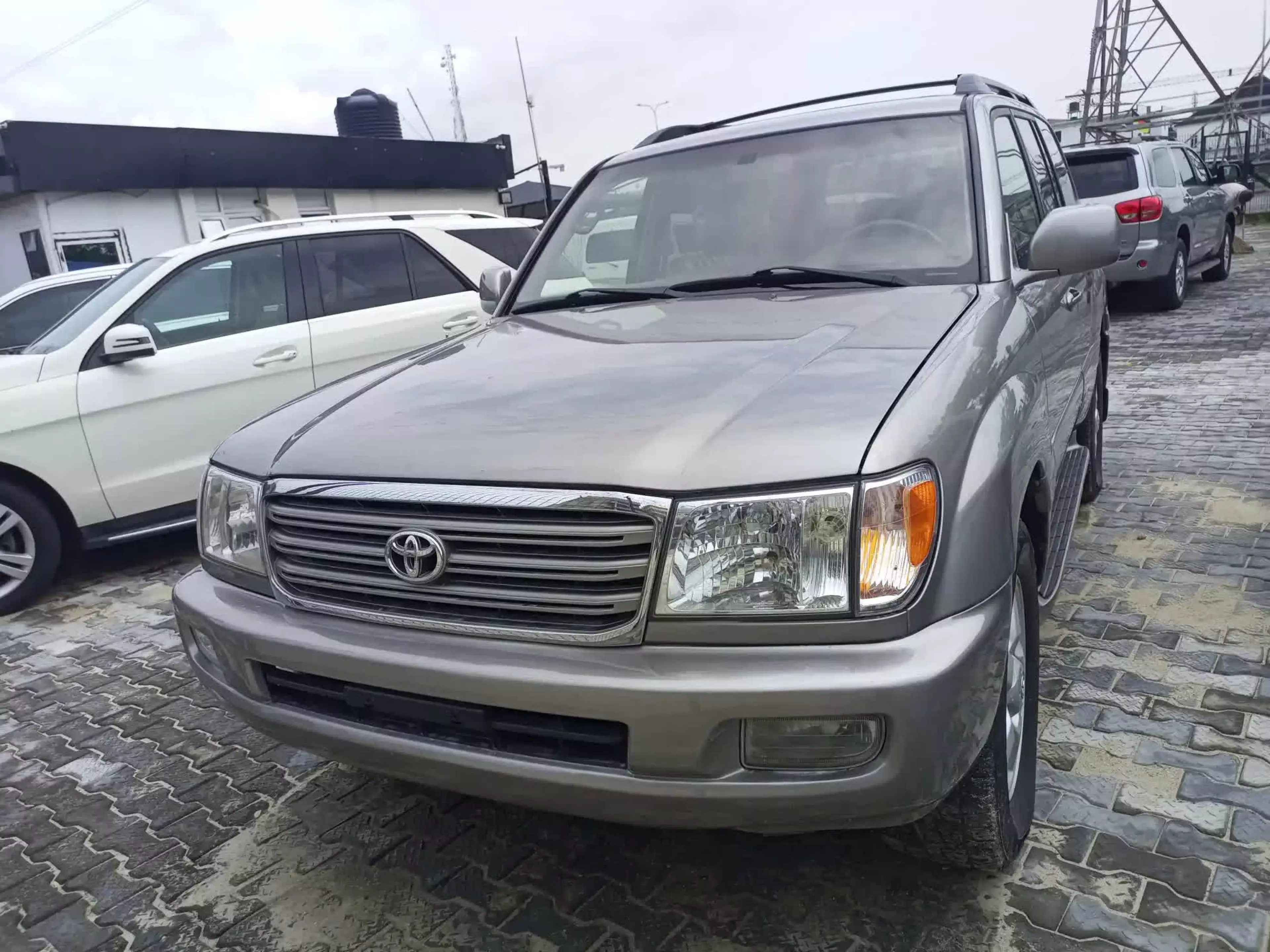 Toyota Land Cruiser - 2004