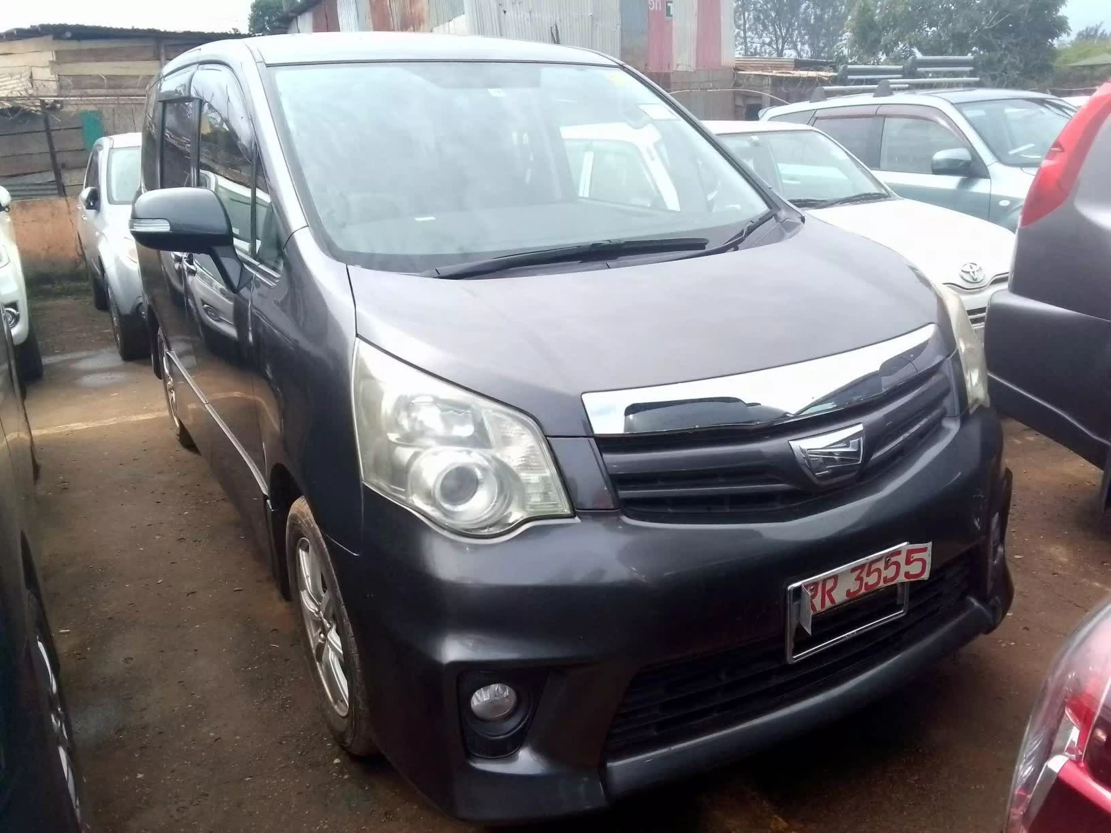 Toyota Noah - 2010