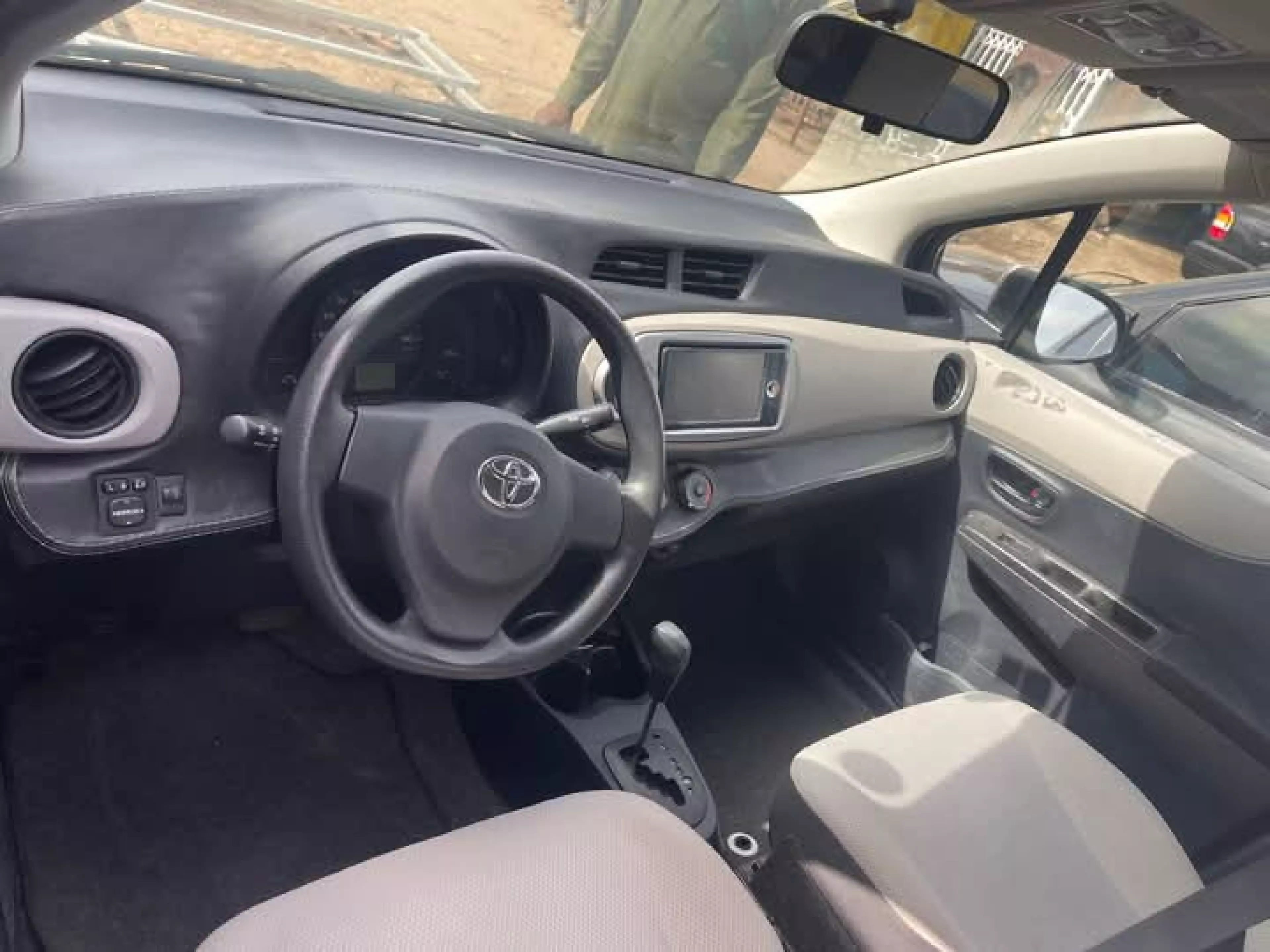 Toyota Vitz   - 2012