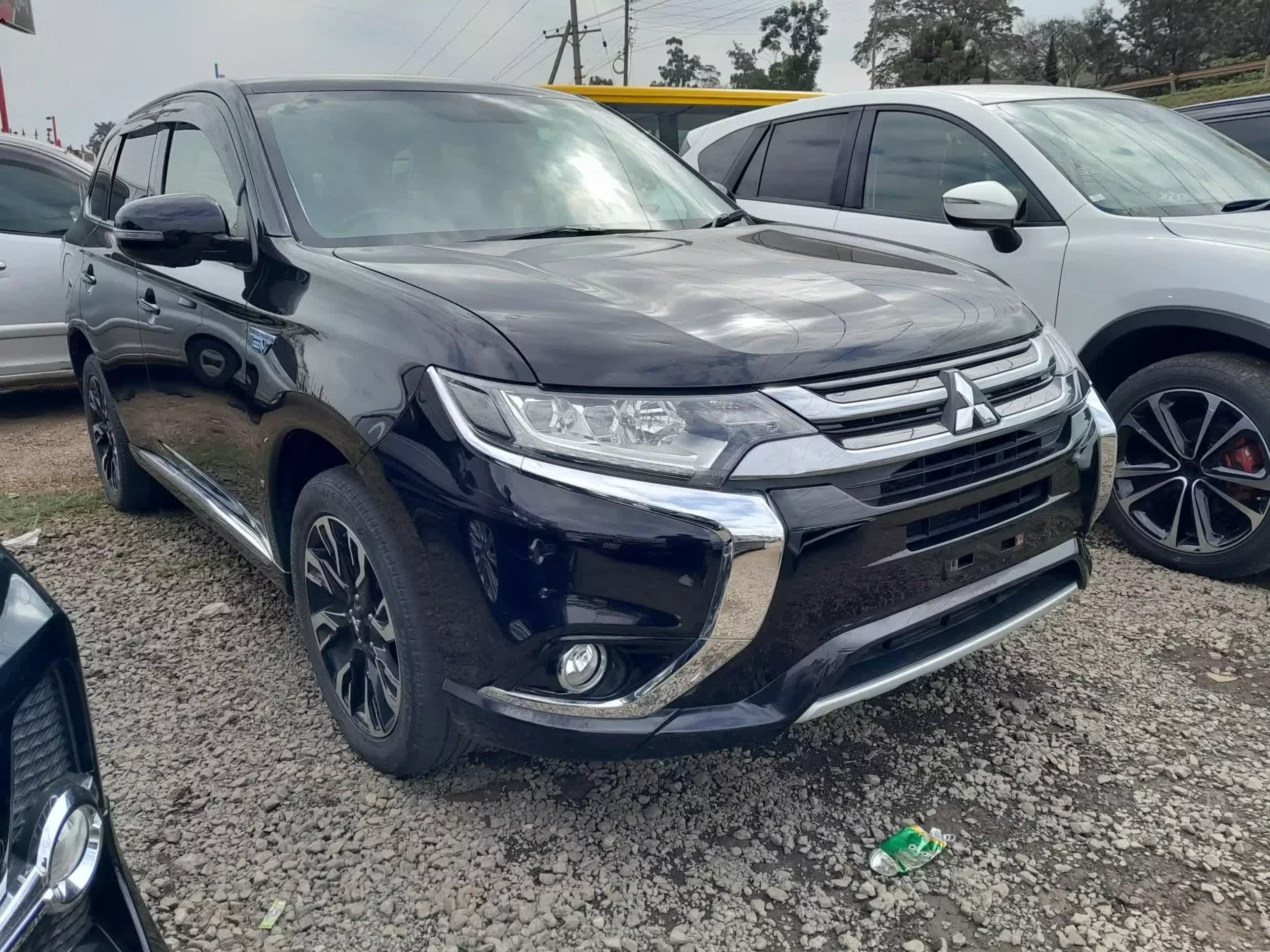 Mitsubishi Outlander hybrid  - 2016