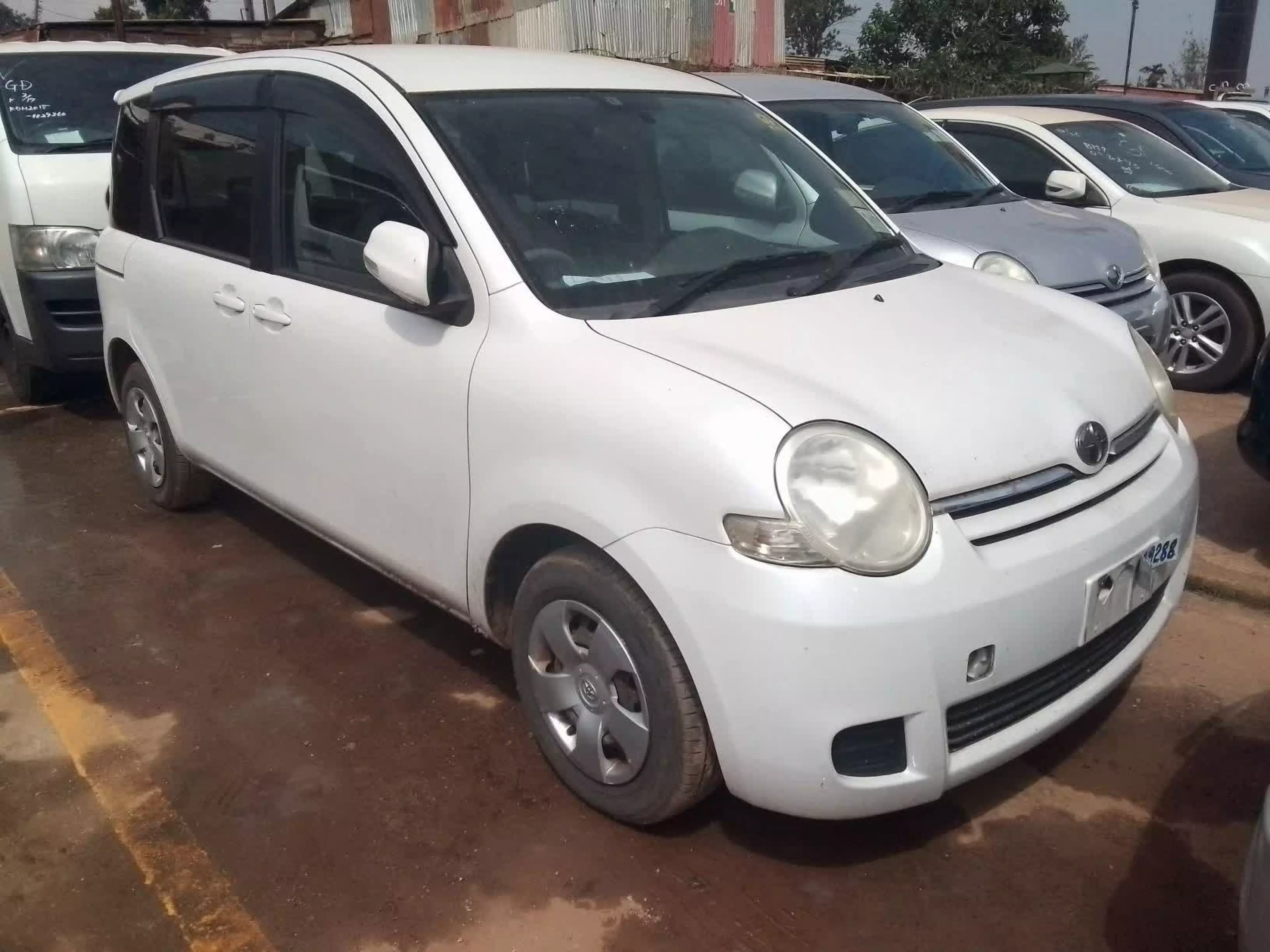 Toyota Sienta - 2008