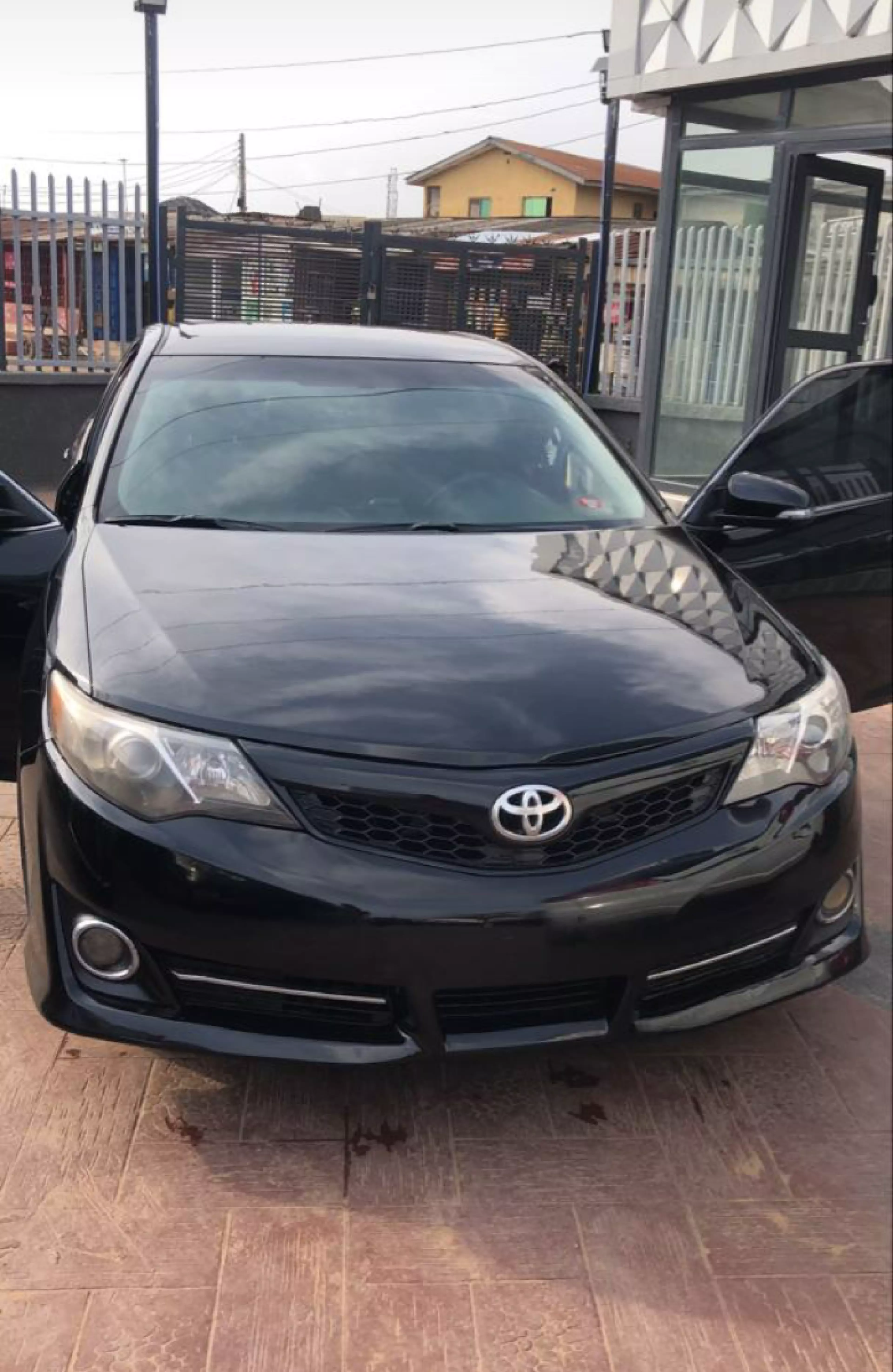 Toyota Camry   - 2012