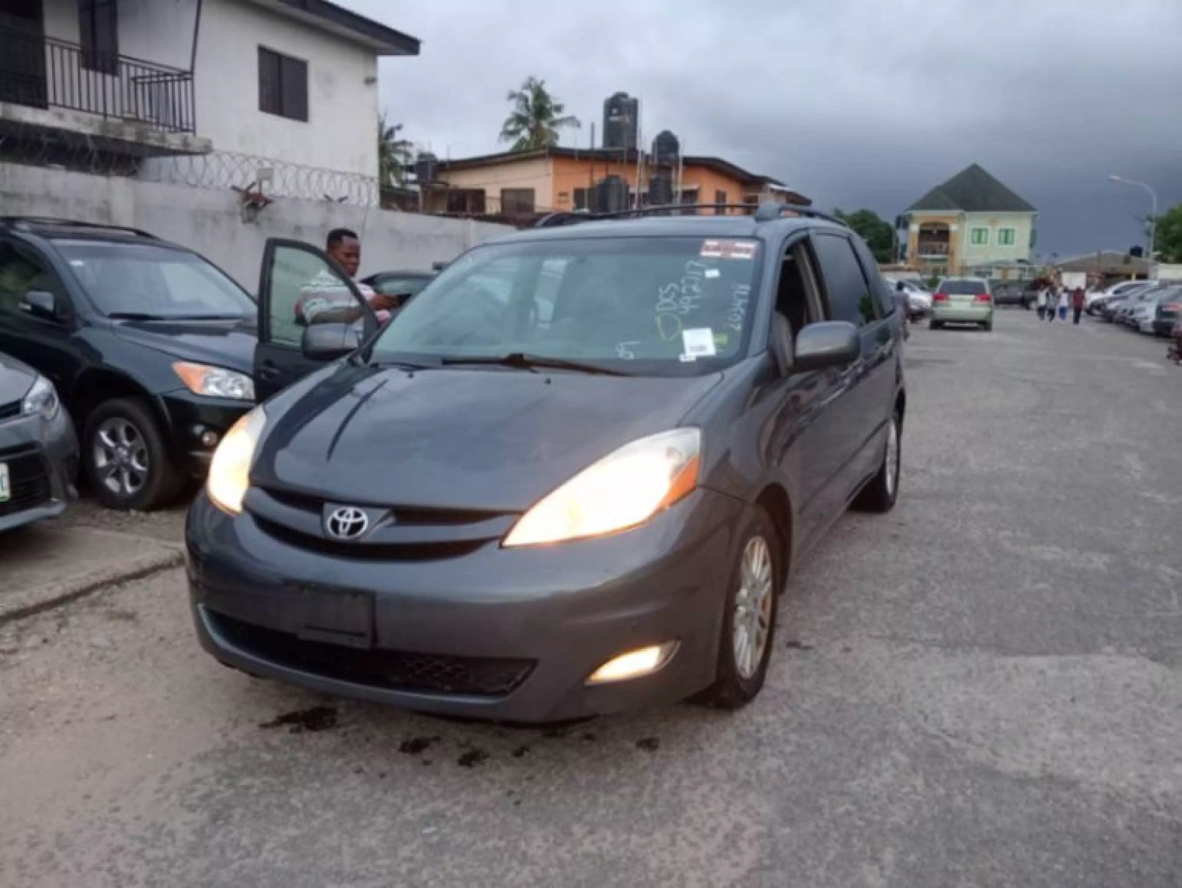 Toyota Sienna - 2009