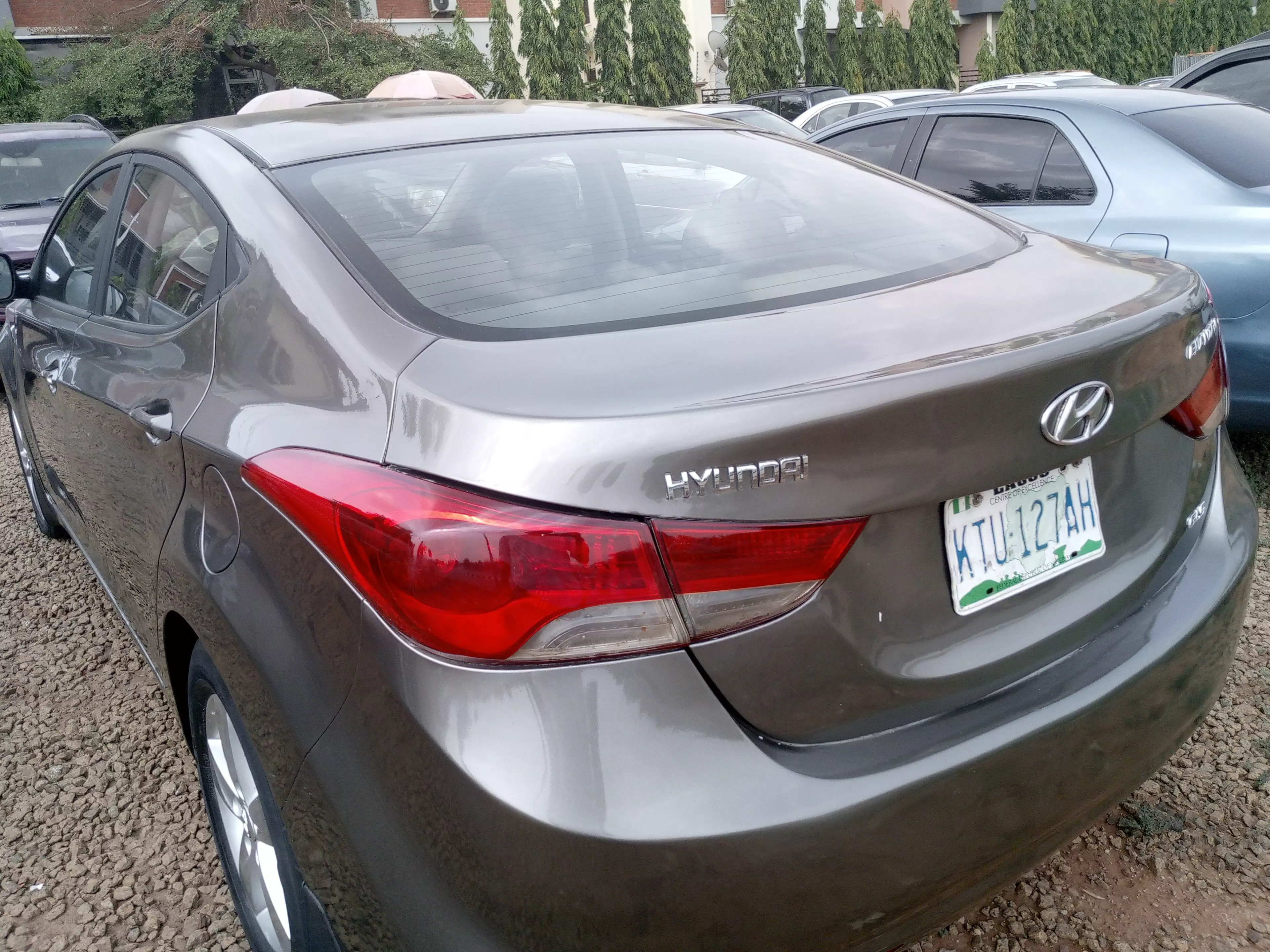 Hyundai Elantra   - 2011