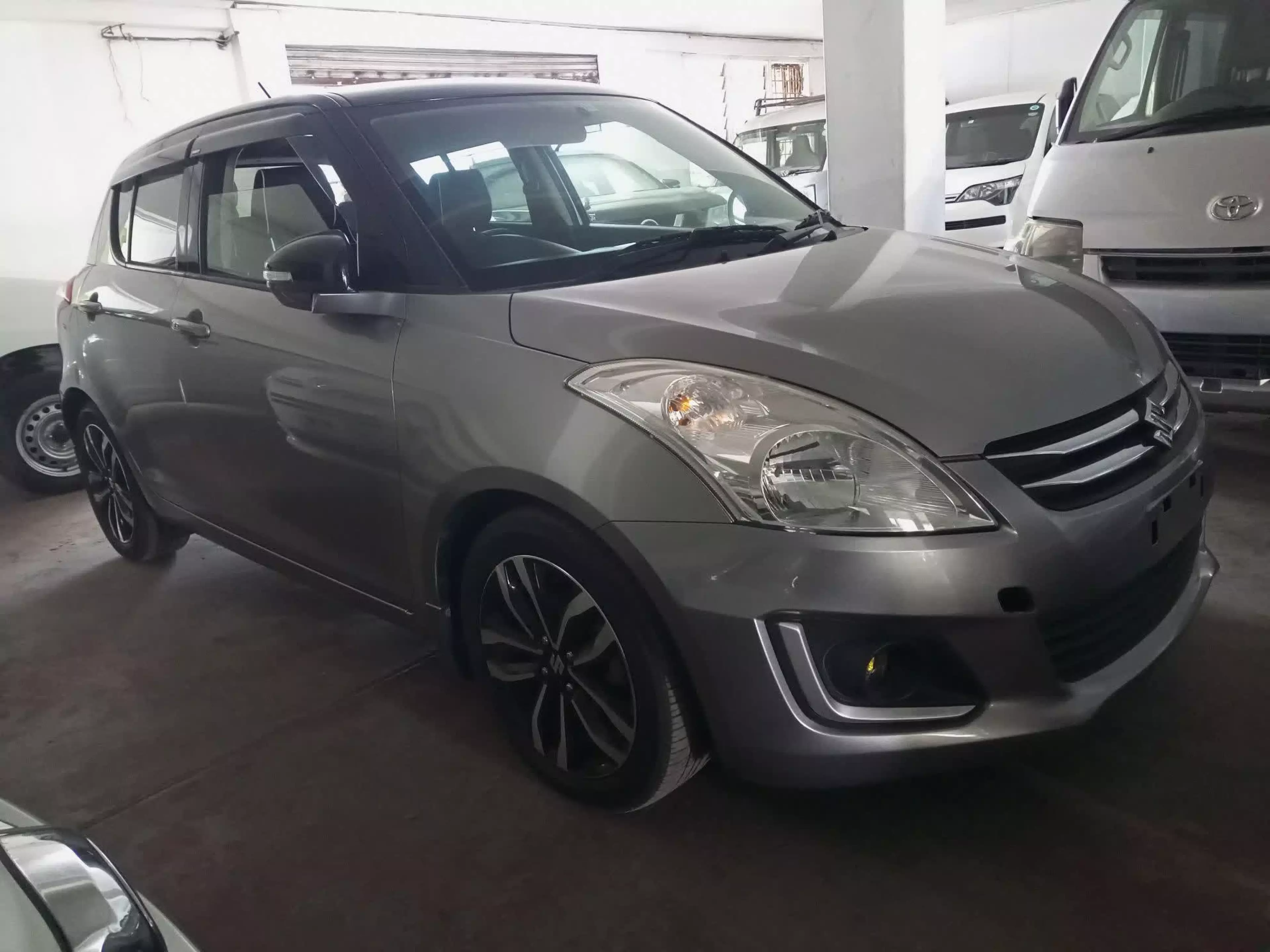 SUZUKI Swift GLX - 2016