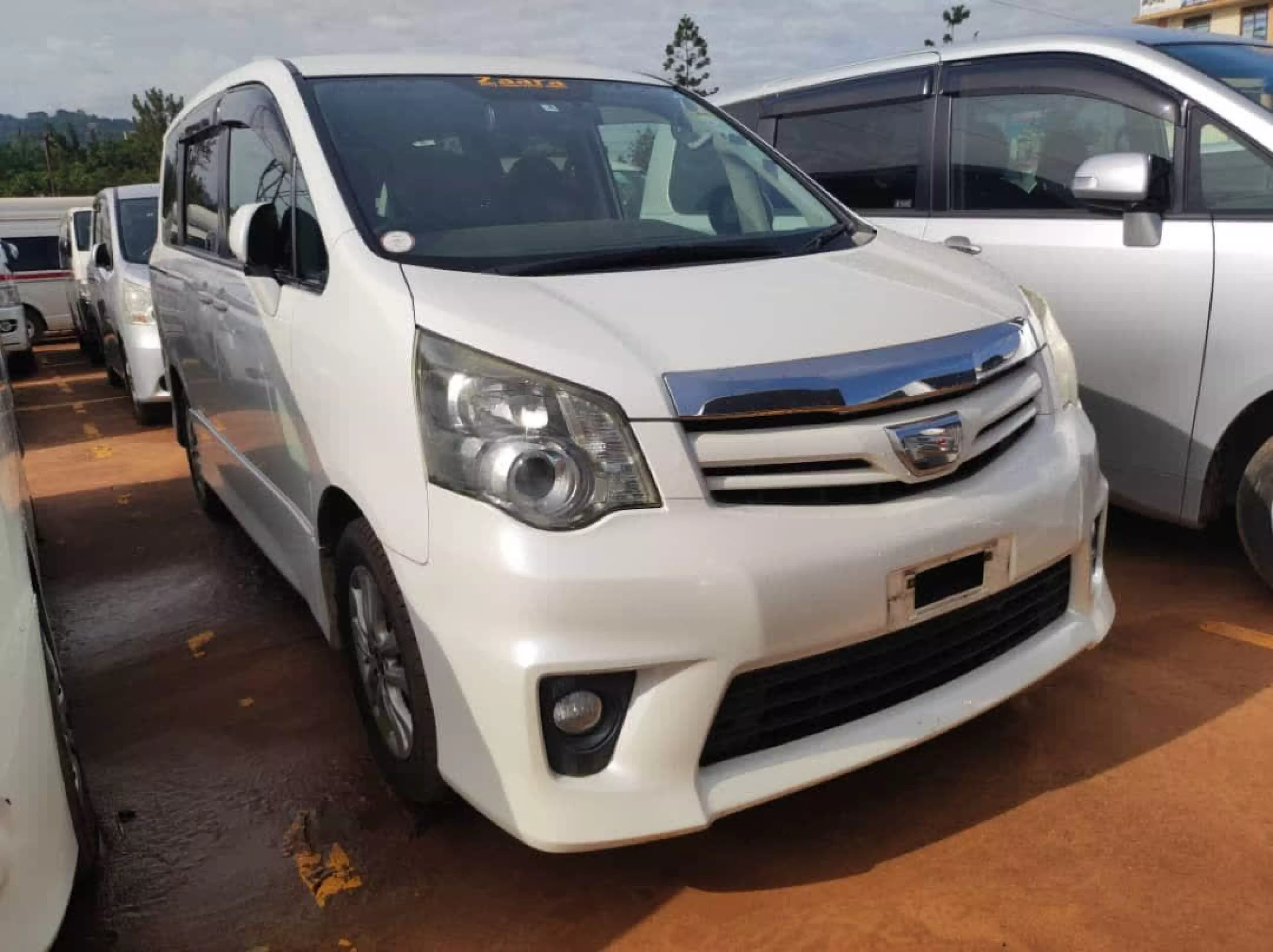 Toyota Noah - 2009