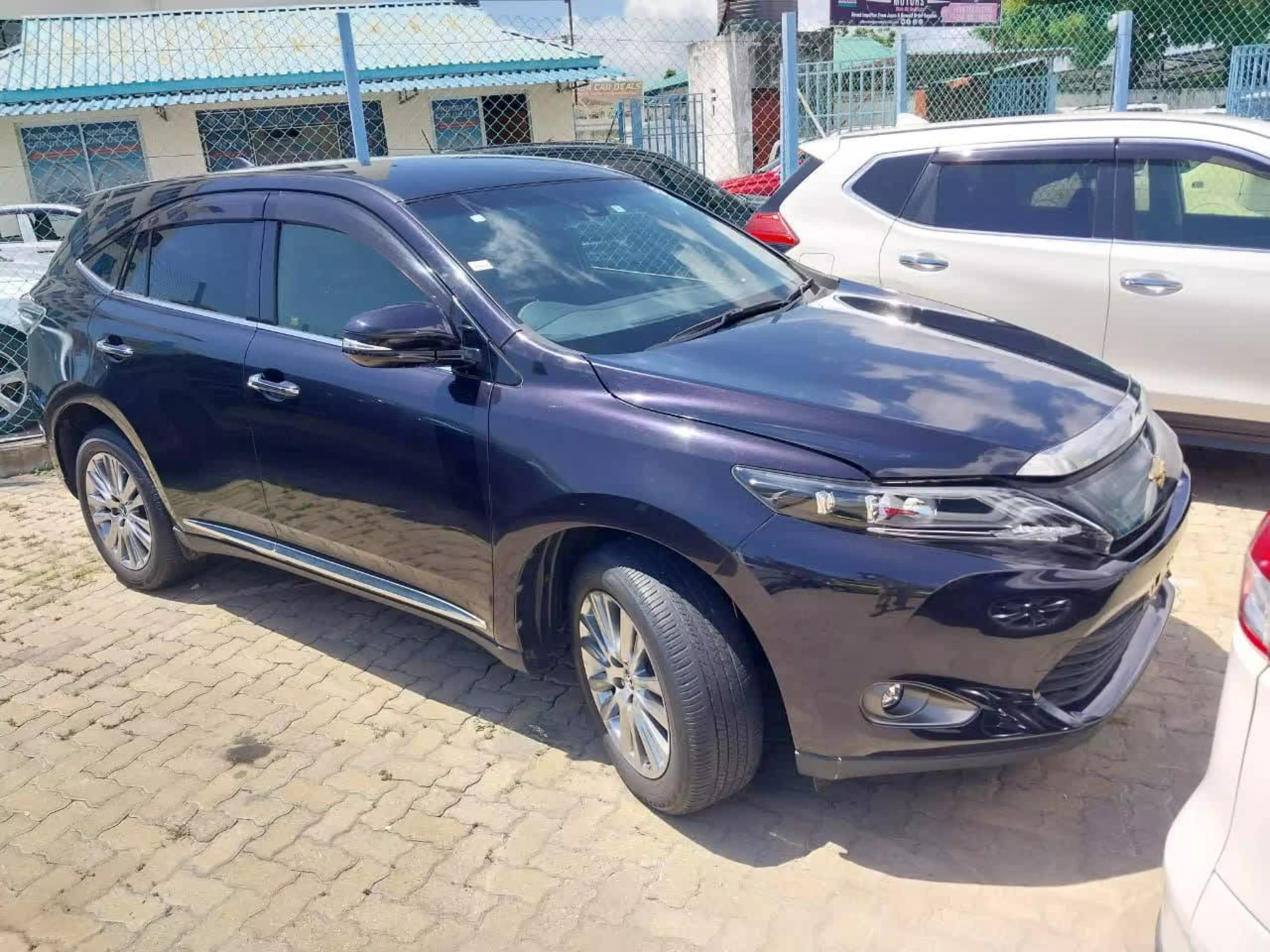 Toyota Harrier - 2016