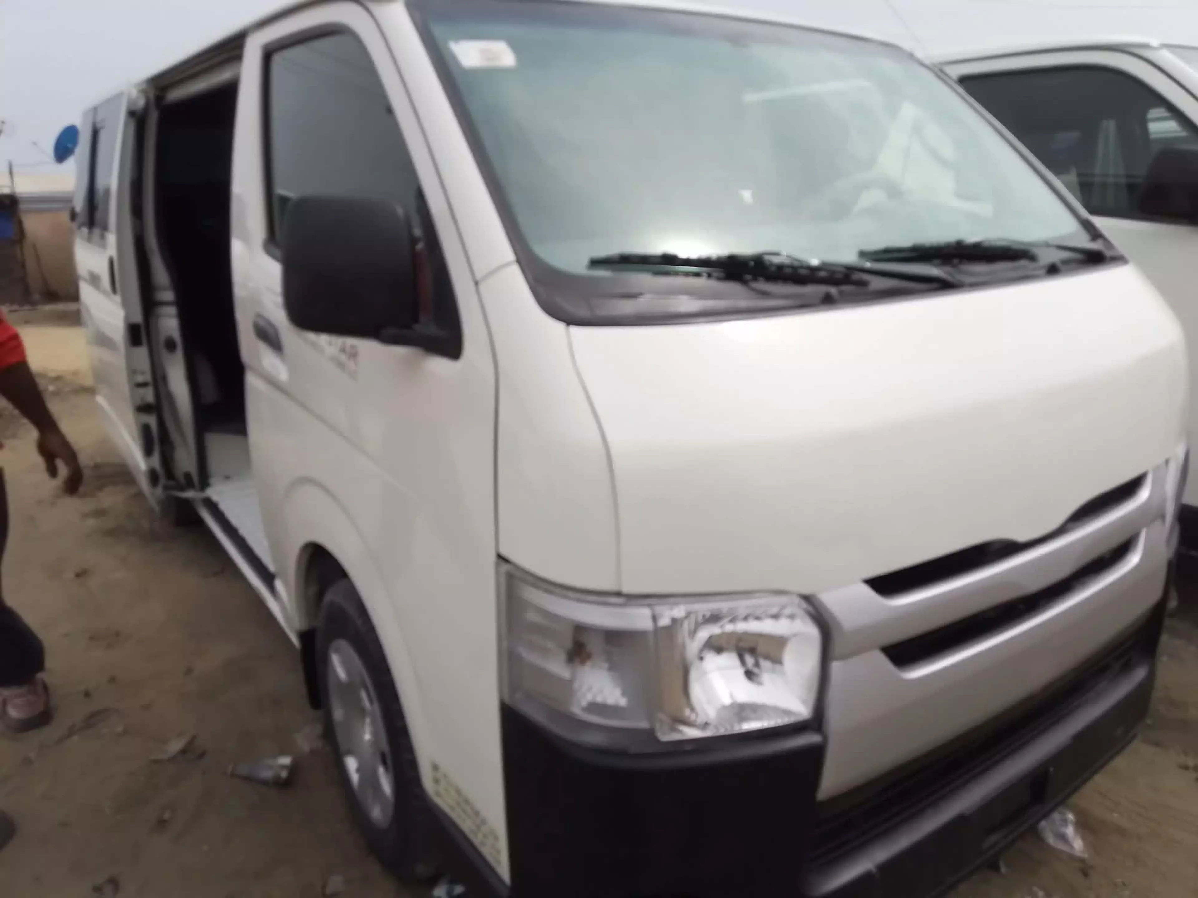 Toyota Hiace - 2010