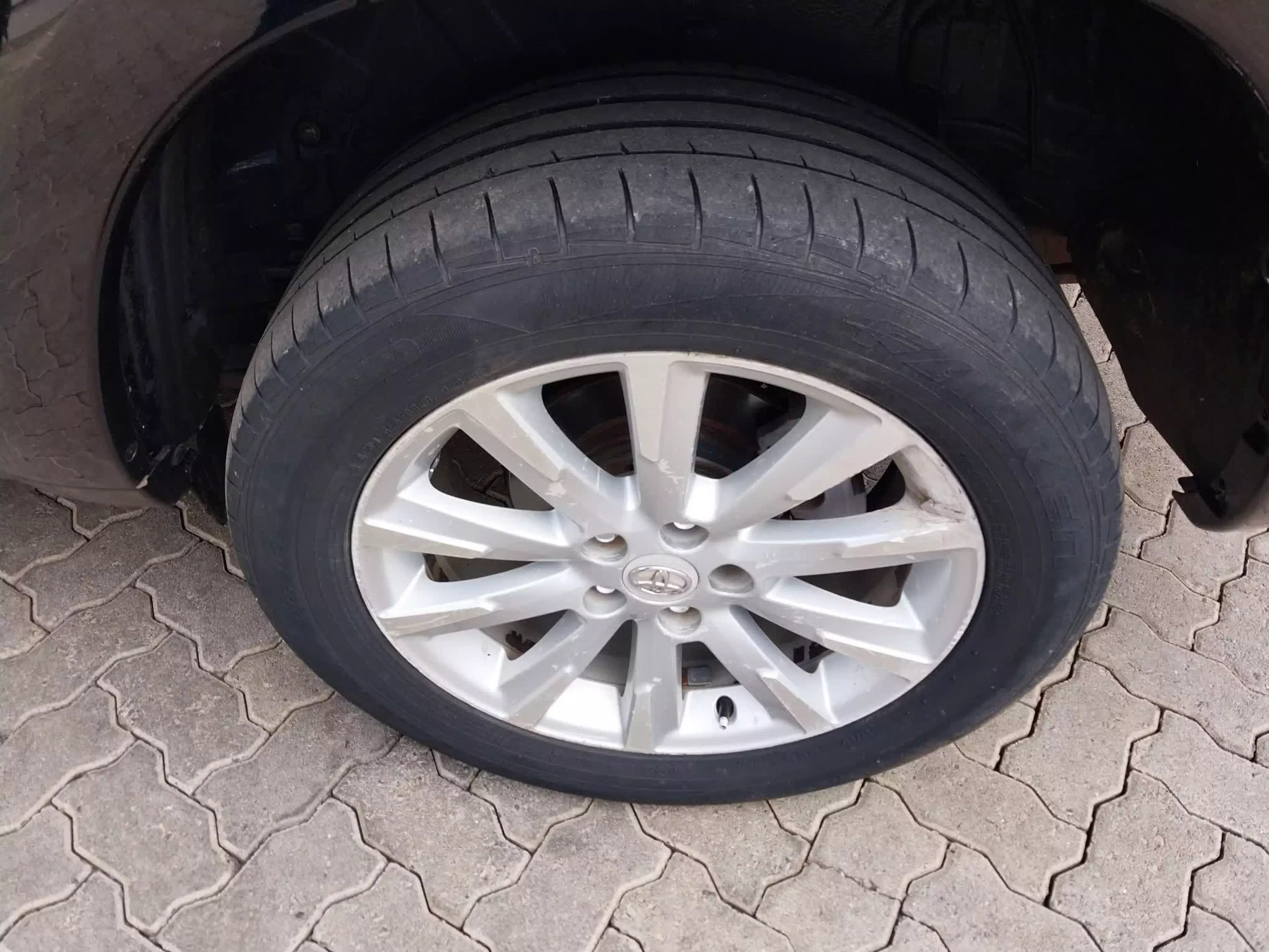 Toyota Vanguard    - 2012
