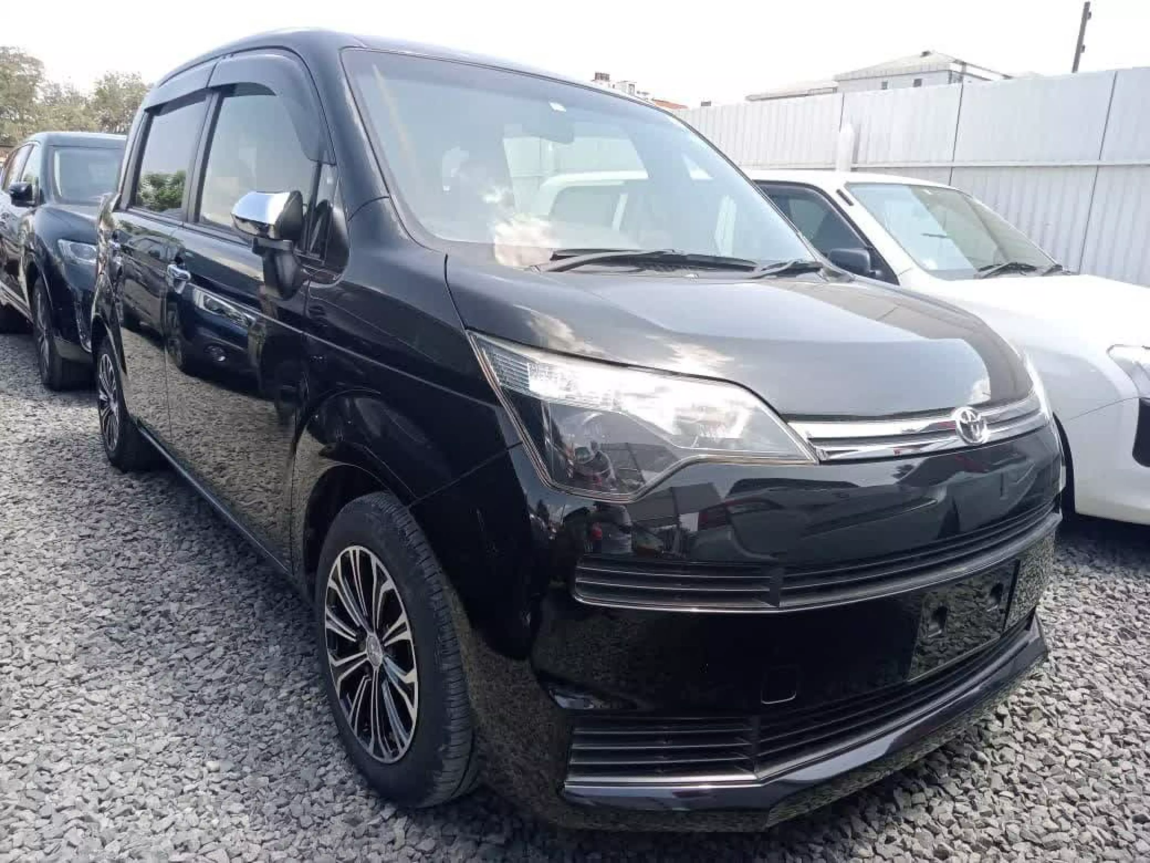 Toyota Spade  - 2016