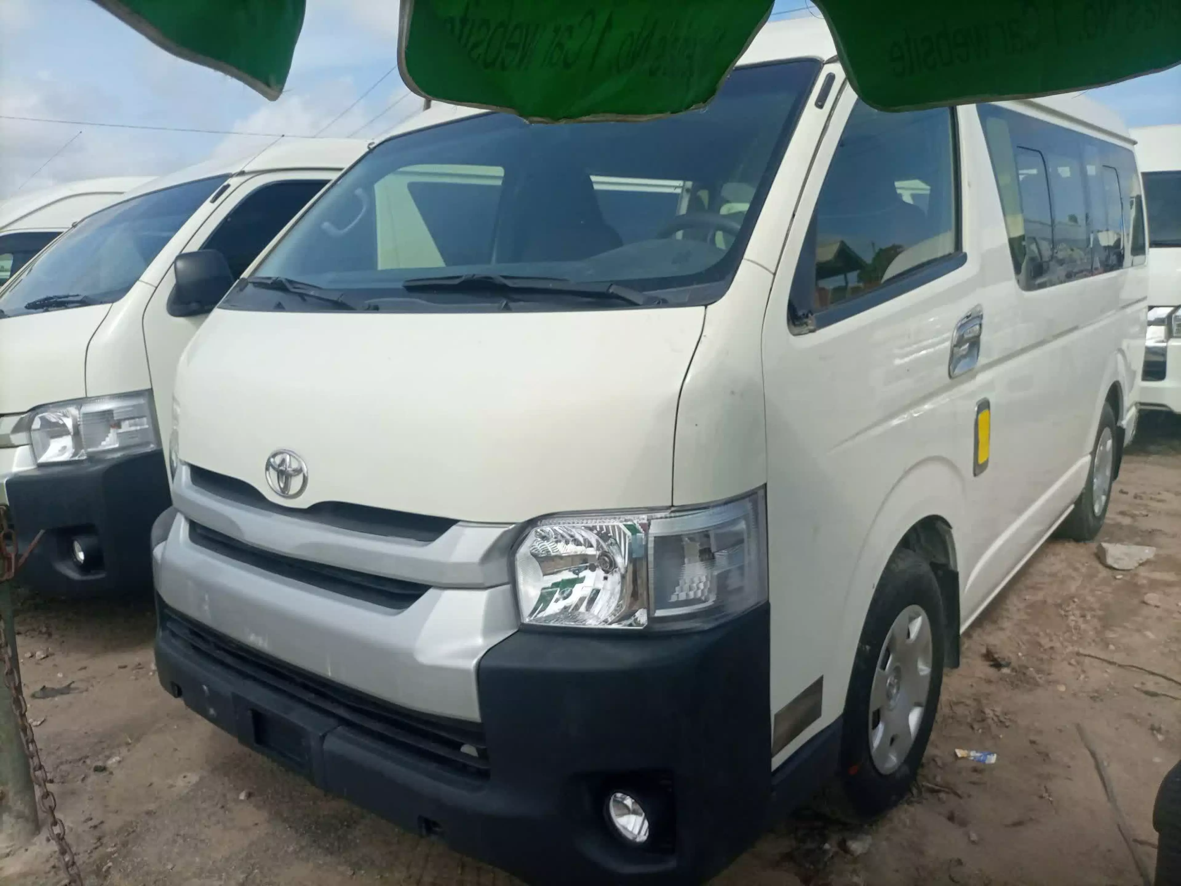 Toyota Hiace - 2015