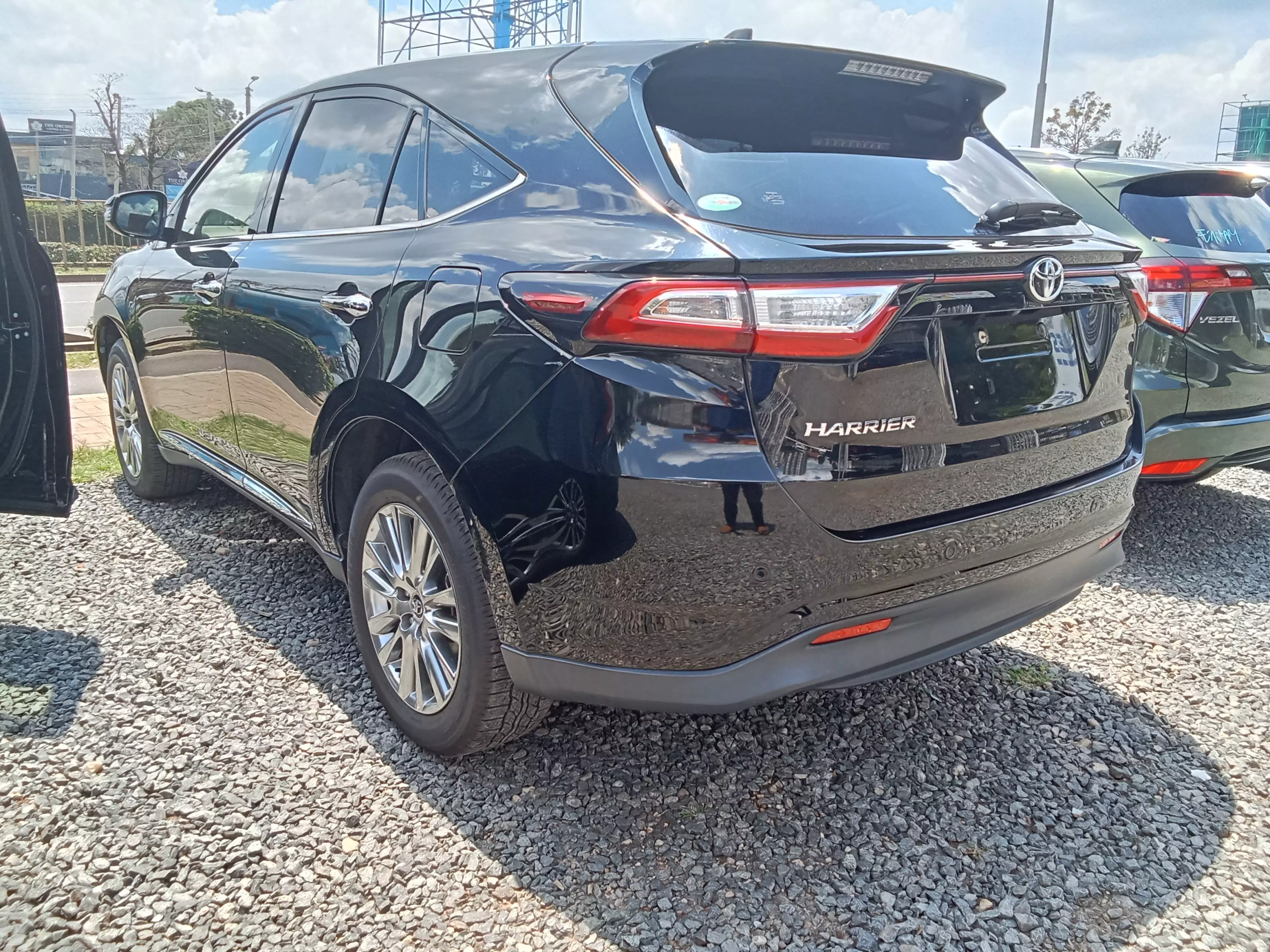 Toyota Harrier   - 2017