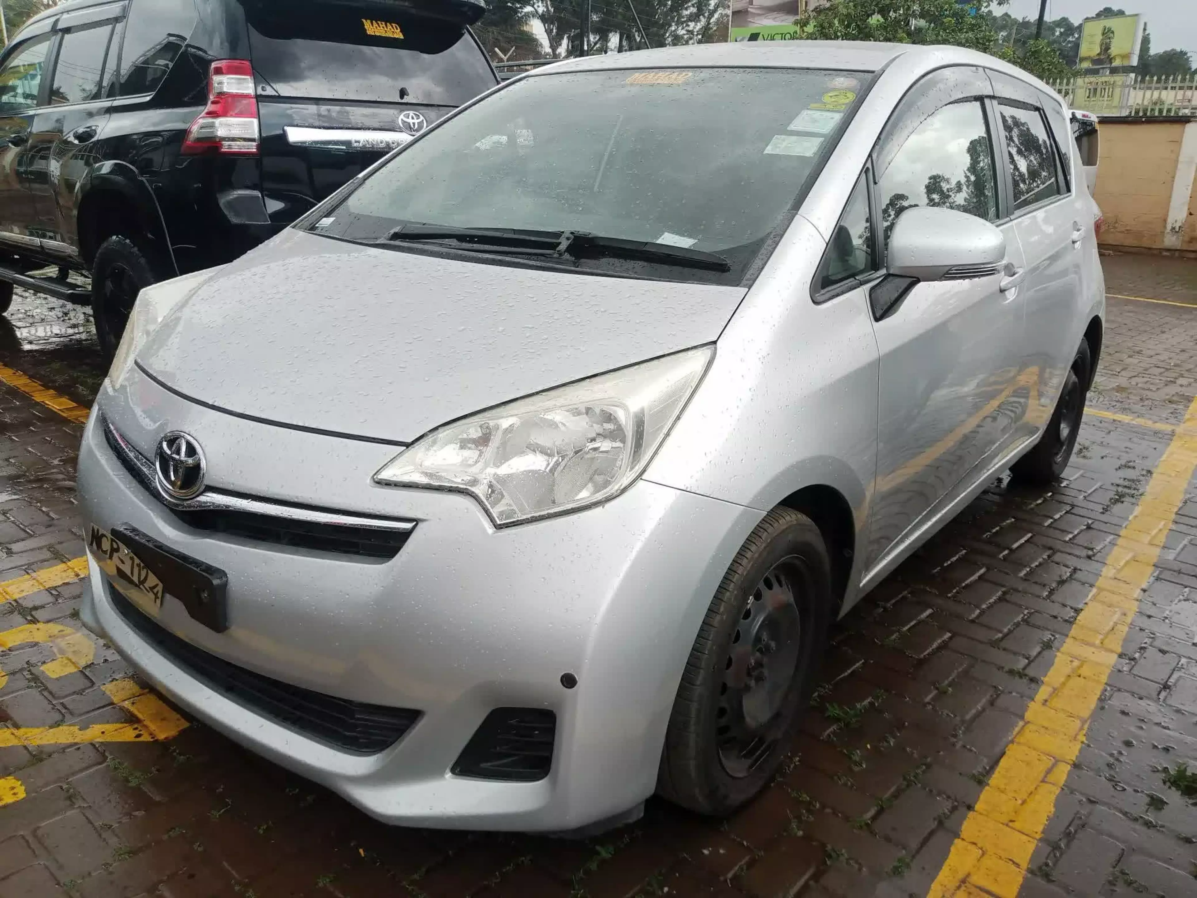 Toyota Ractis - 2013