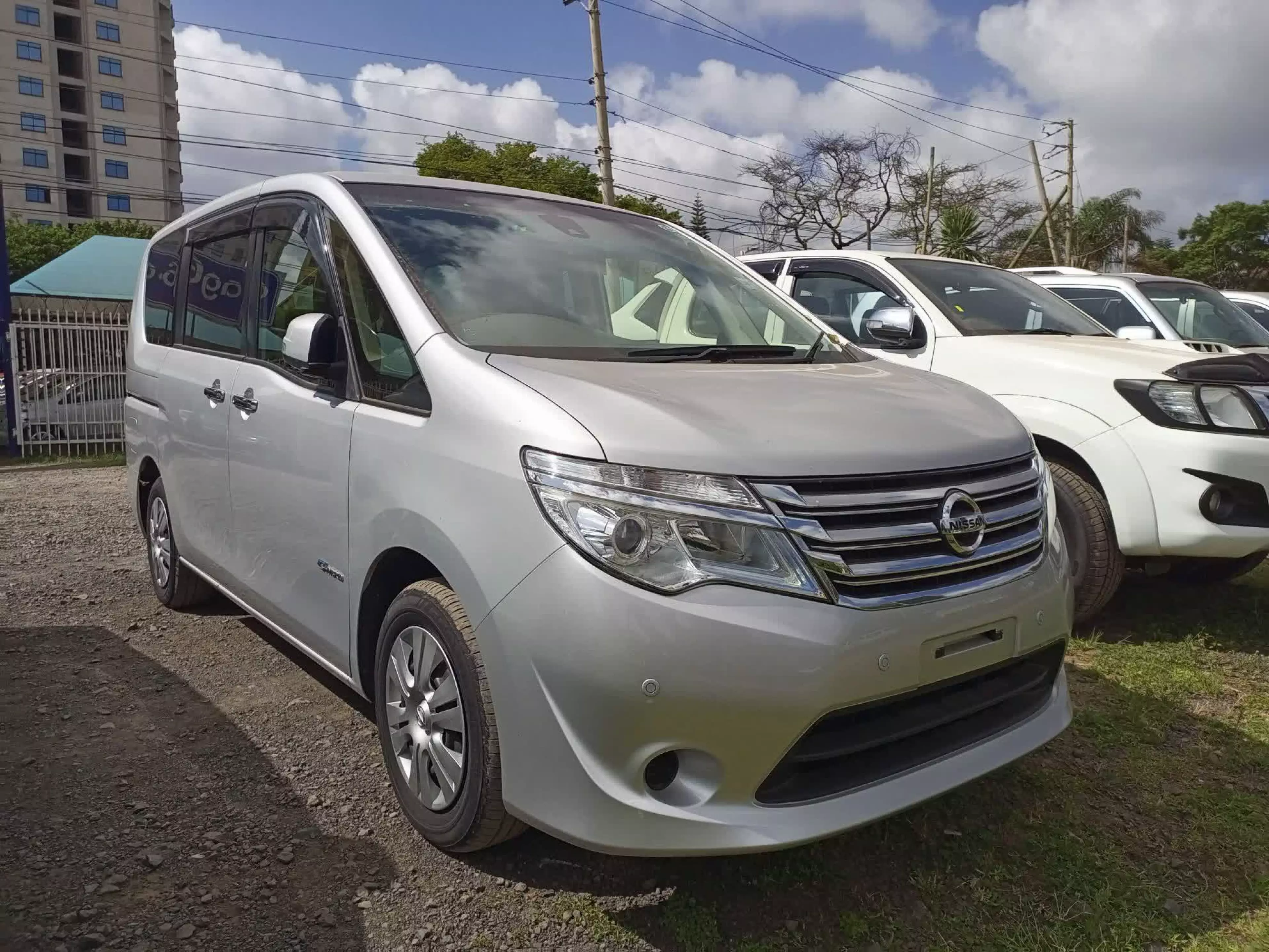 Nissan Serena - 2015