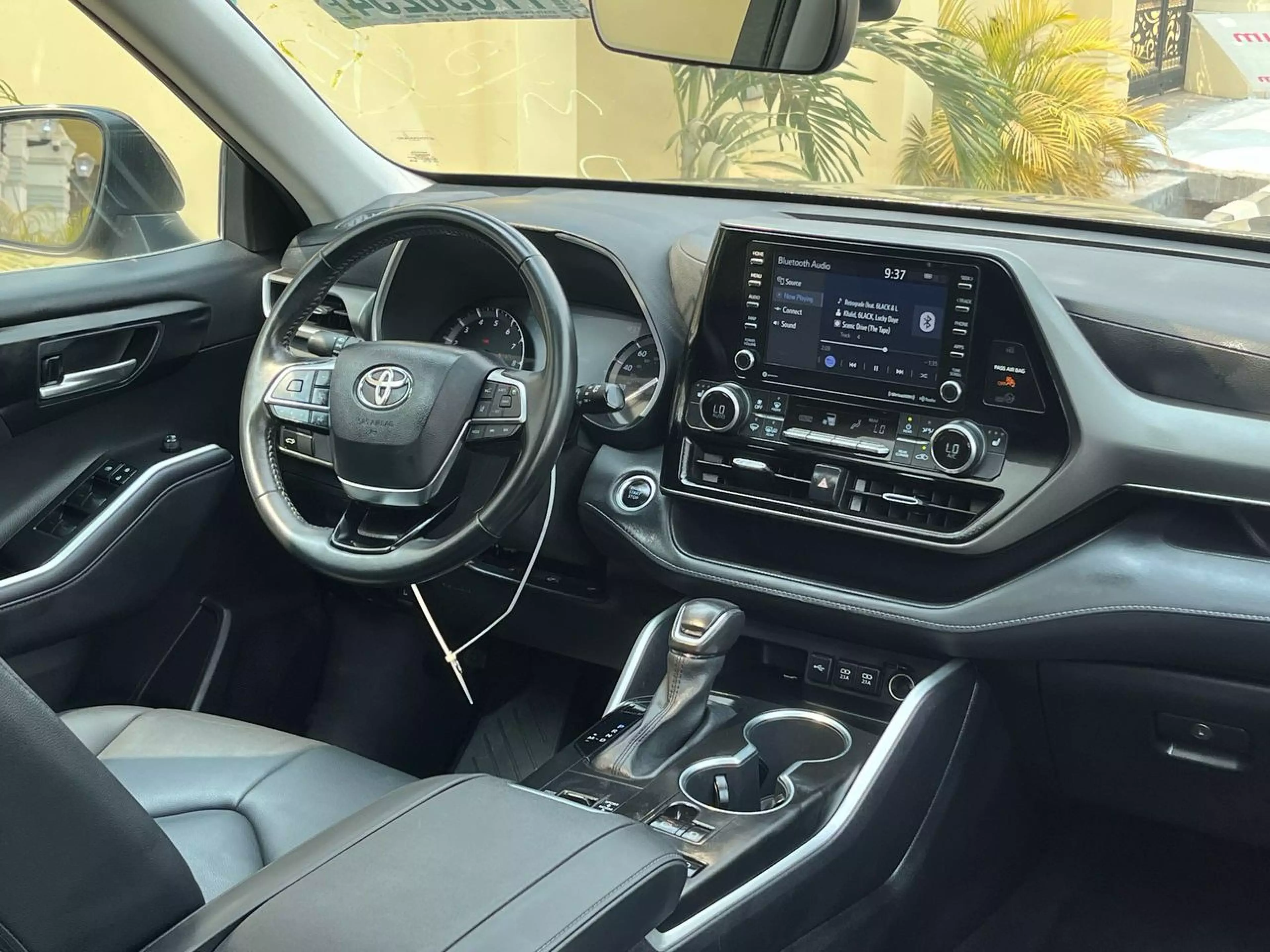 Toyota Highlander   - 2021
