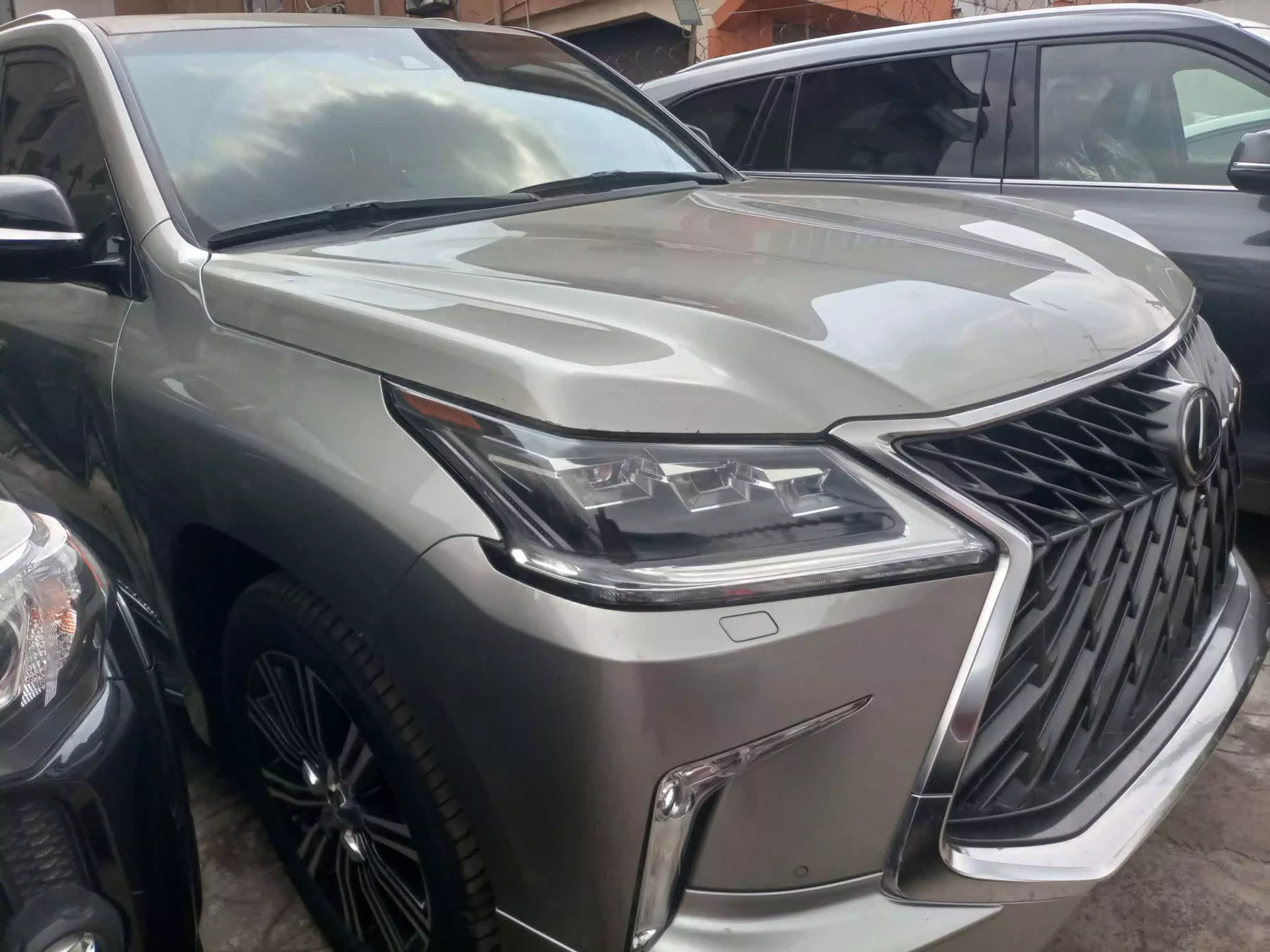 Lexus LX 570 - 2021