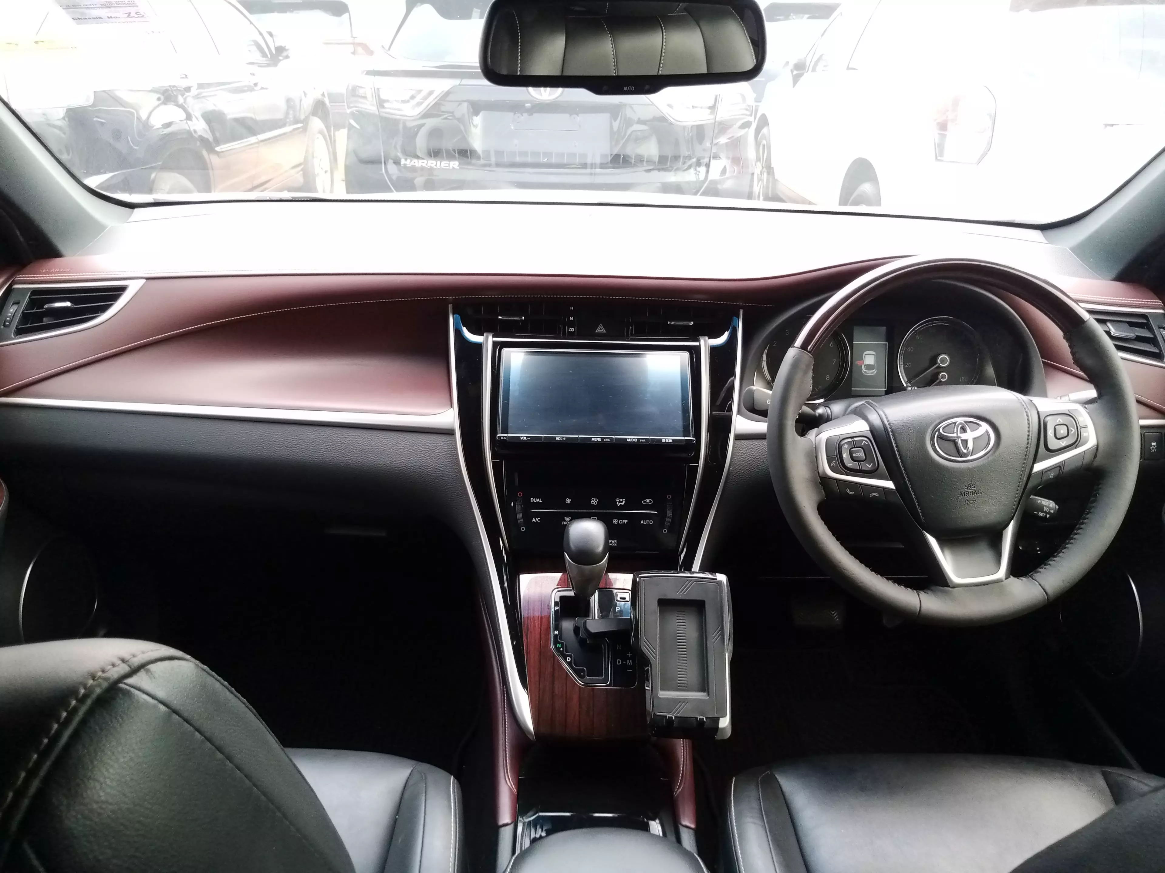 Toyota Harrier   - 2017