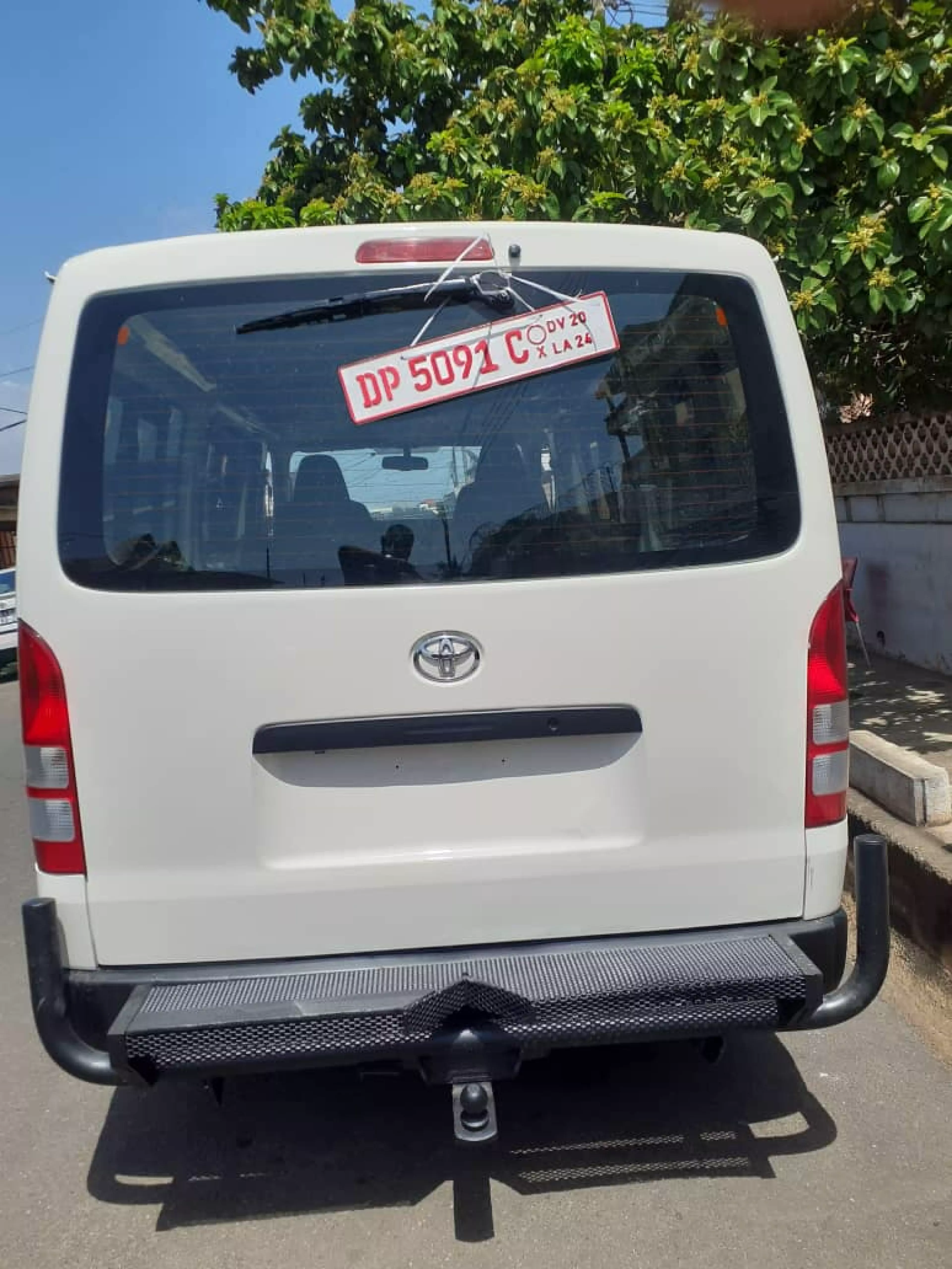 Toyota Hiace   - 2015
