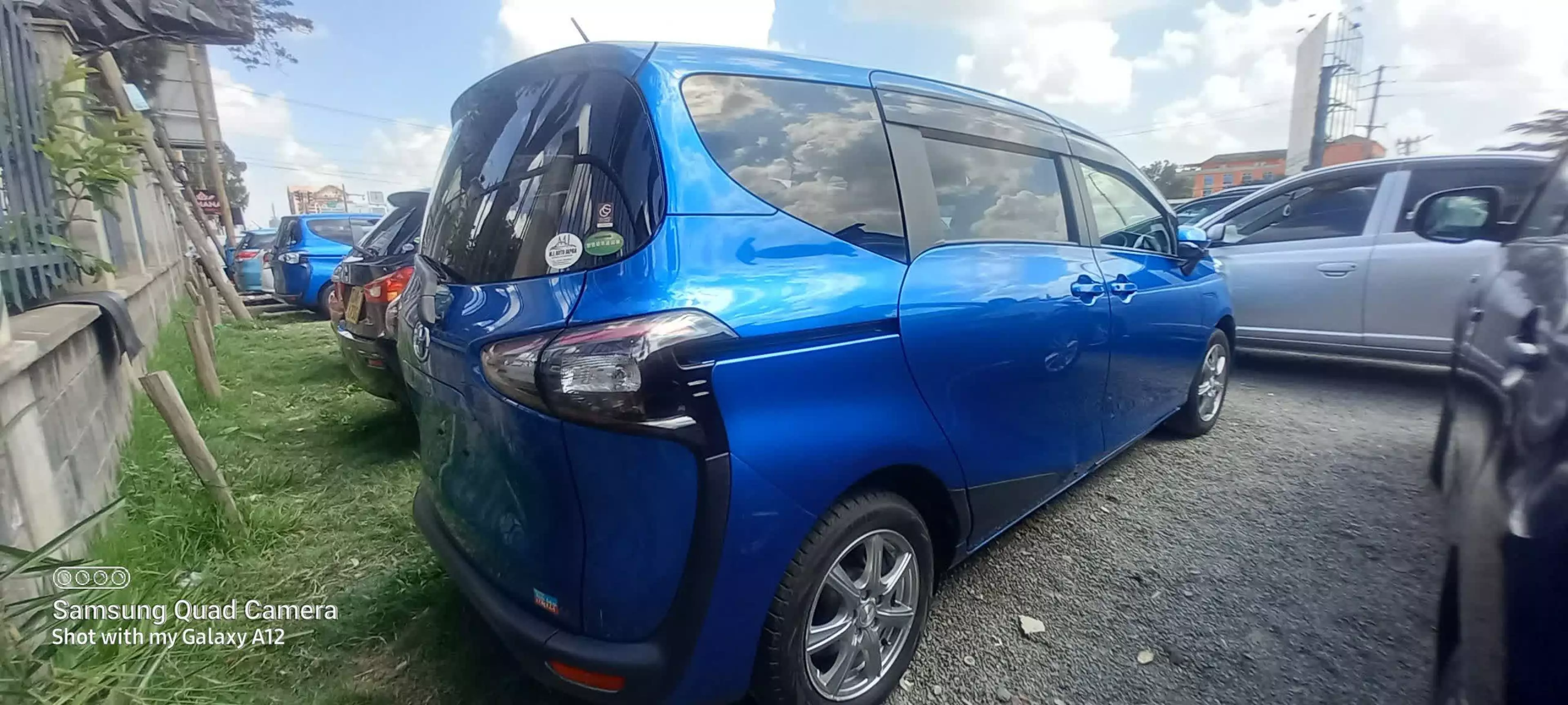 Toyota Sienta - 2016
