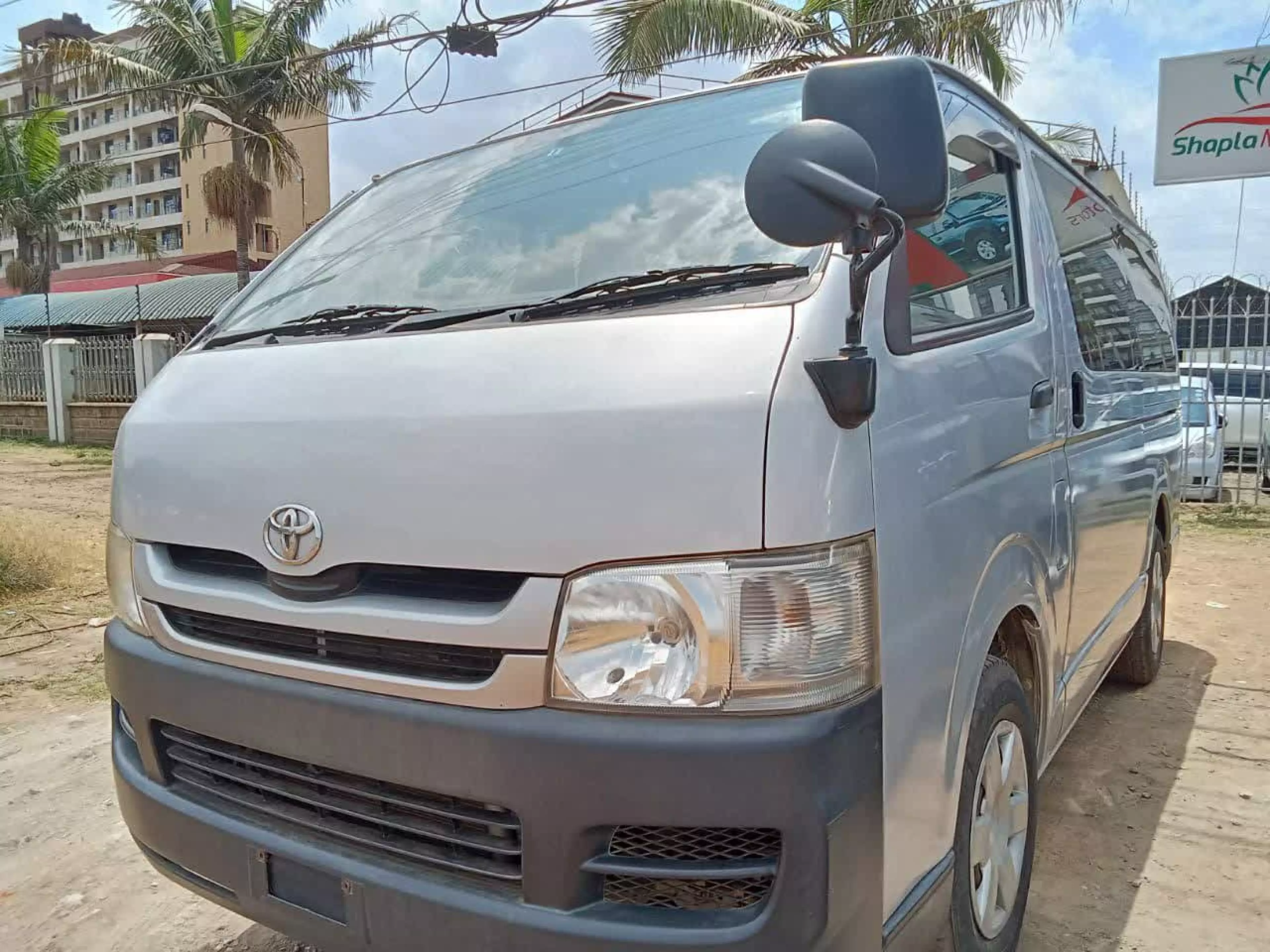 Toyota Hiace - 2014
