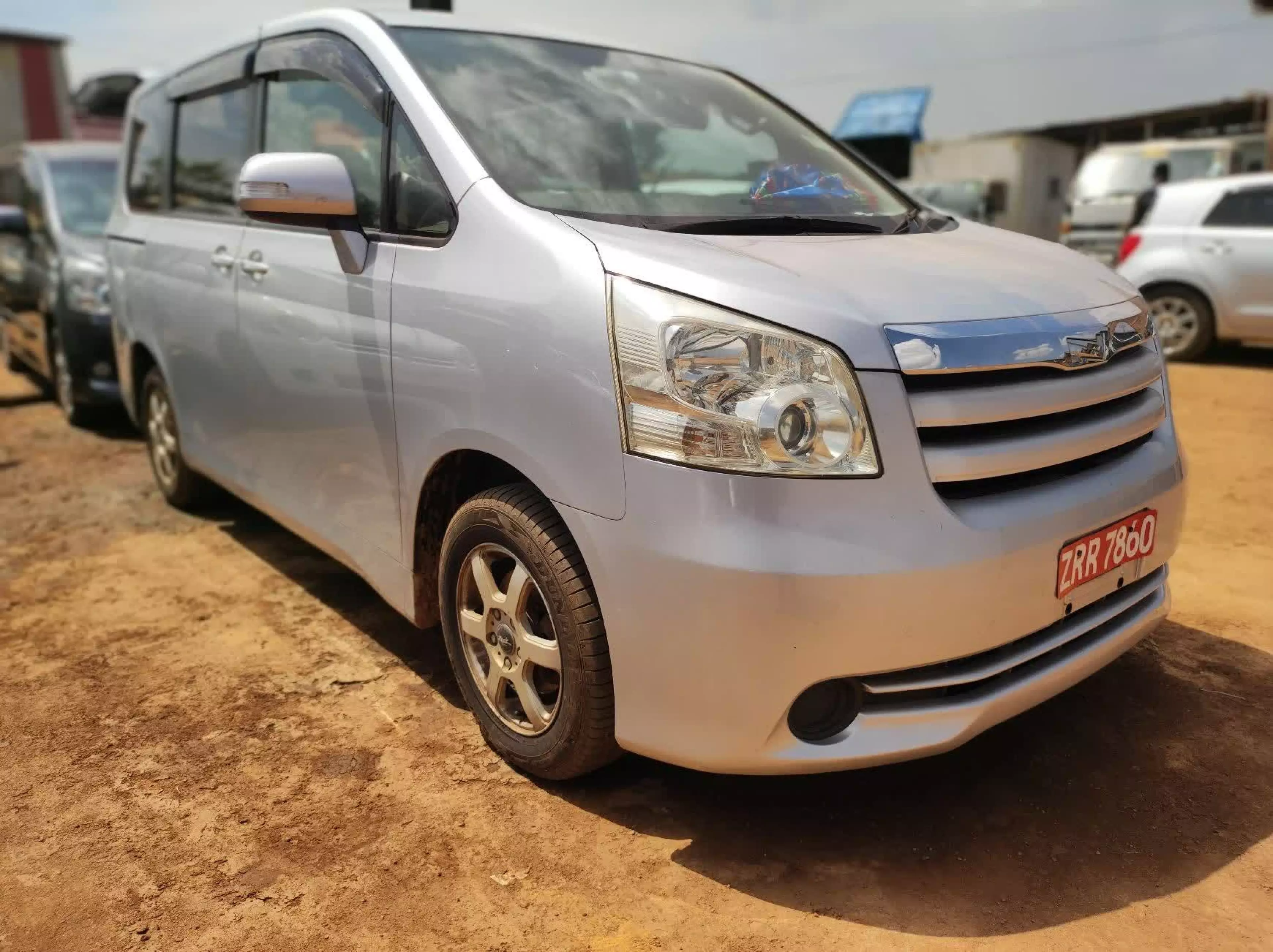 Toyota Noah - 2009