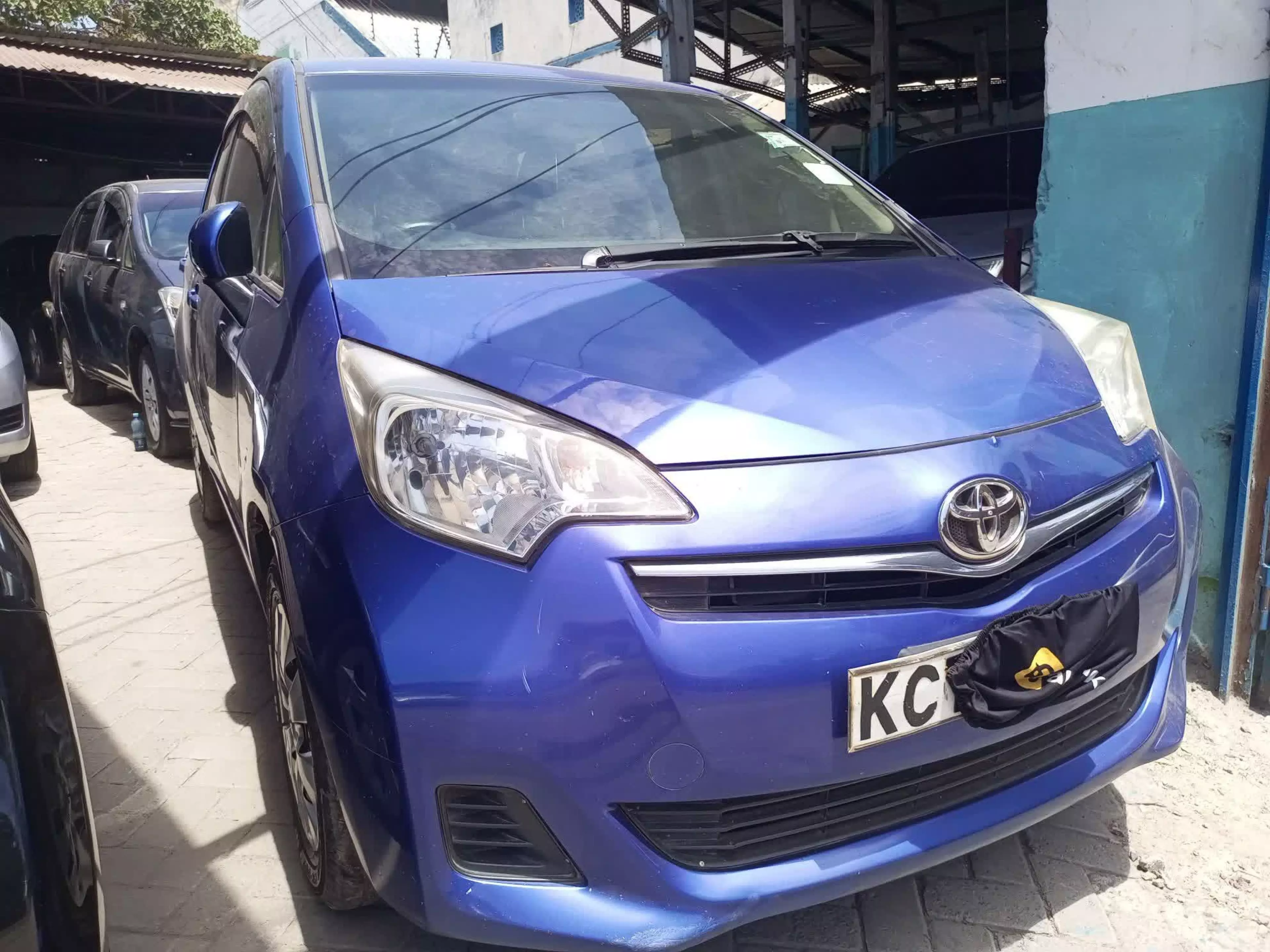 Toyota Ractis - 2011