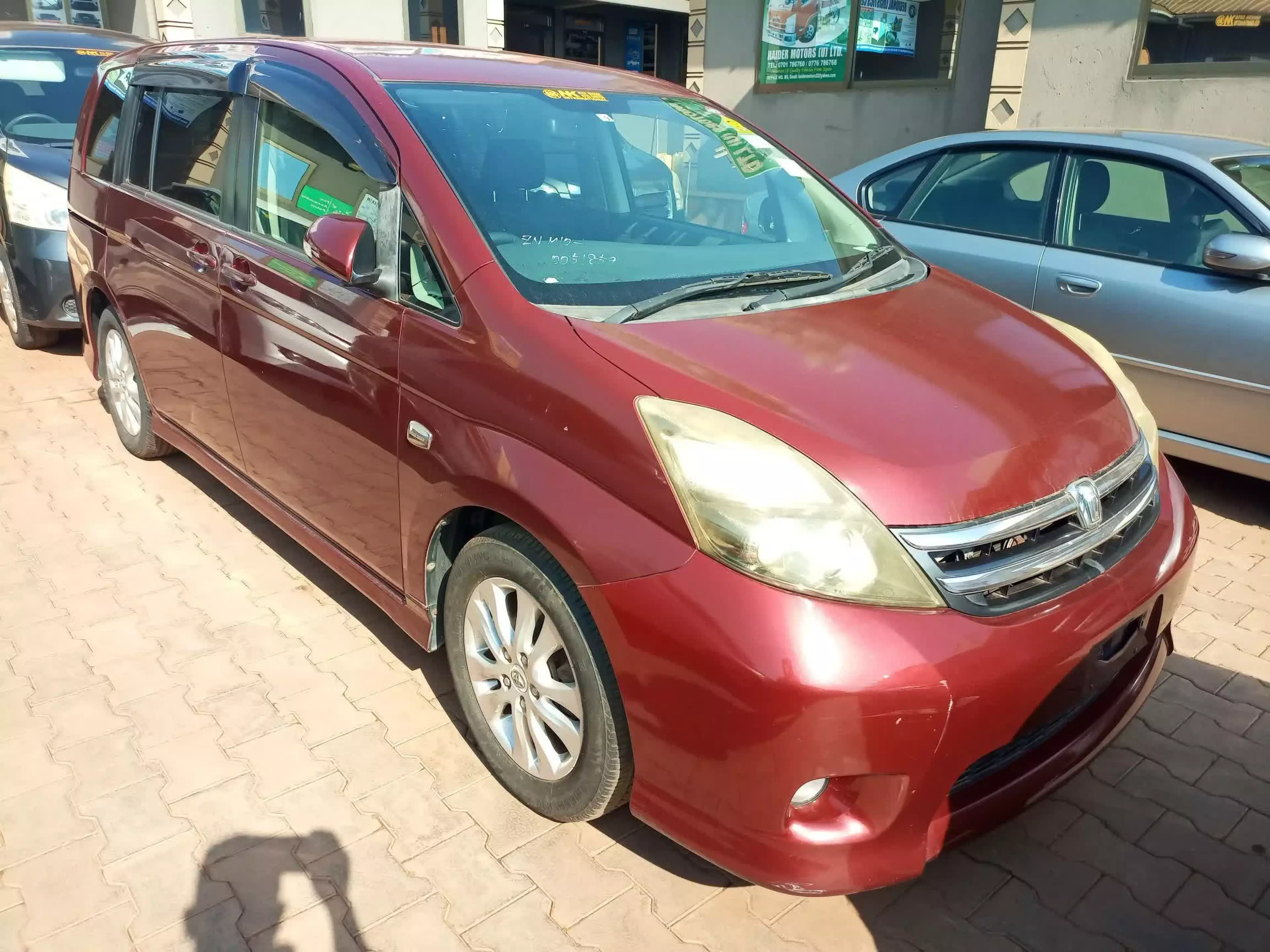 Toyota Isis  - 2009
