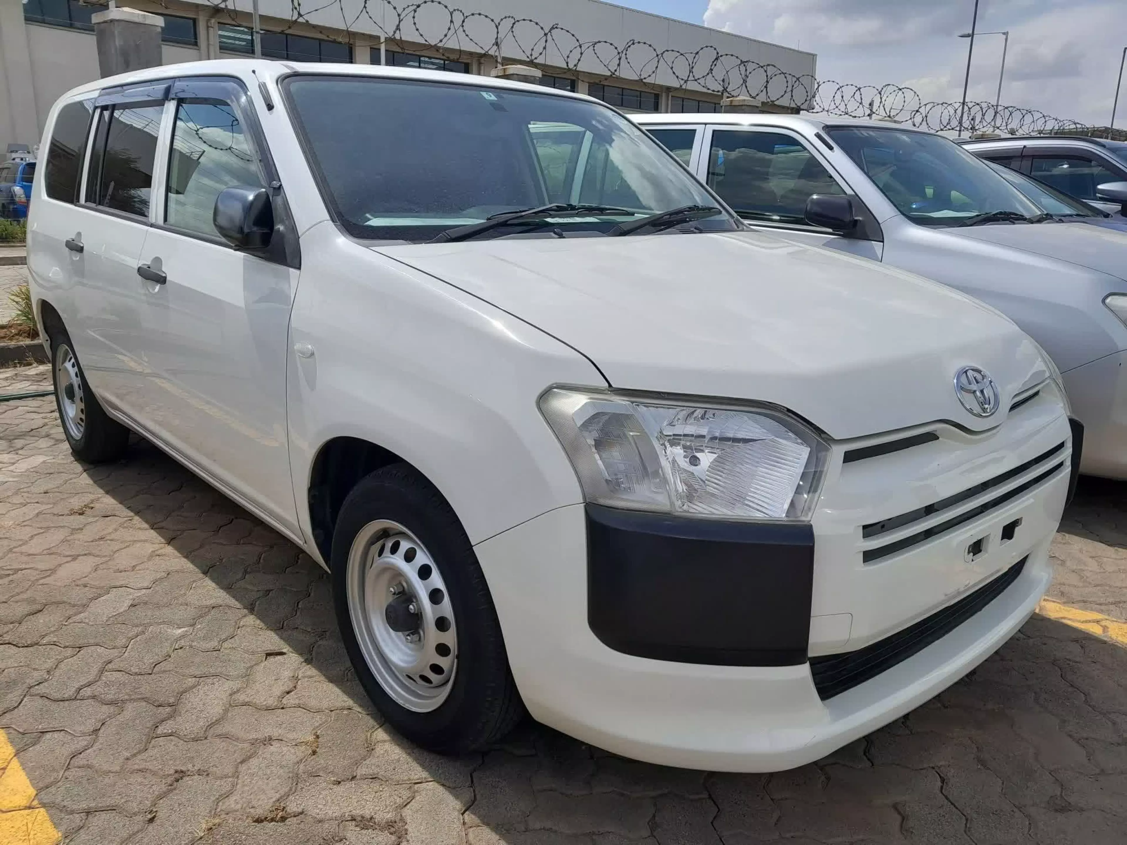 Toyota Succeed  - 2015
