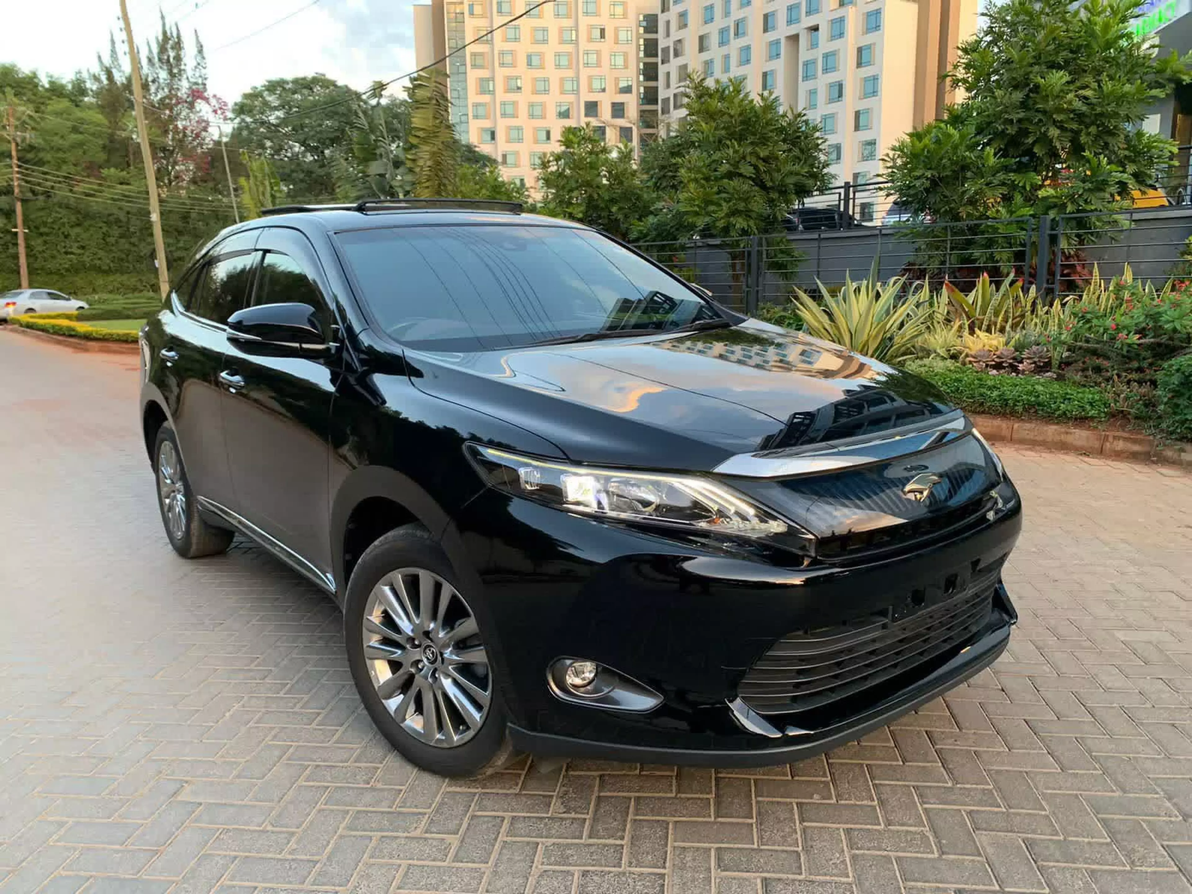 Toyota Harrier - 2016