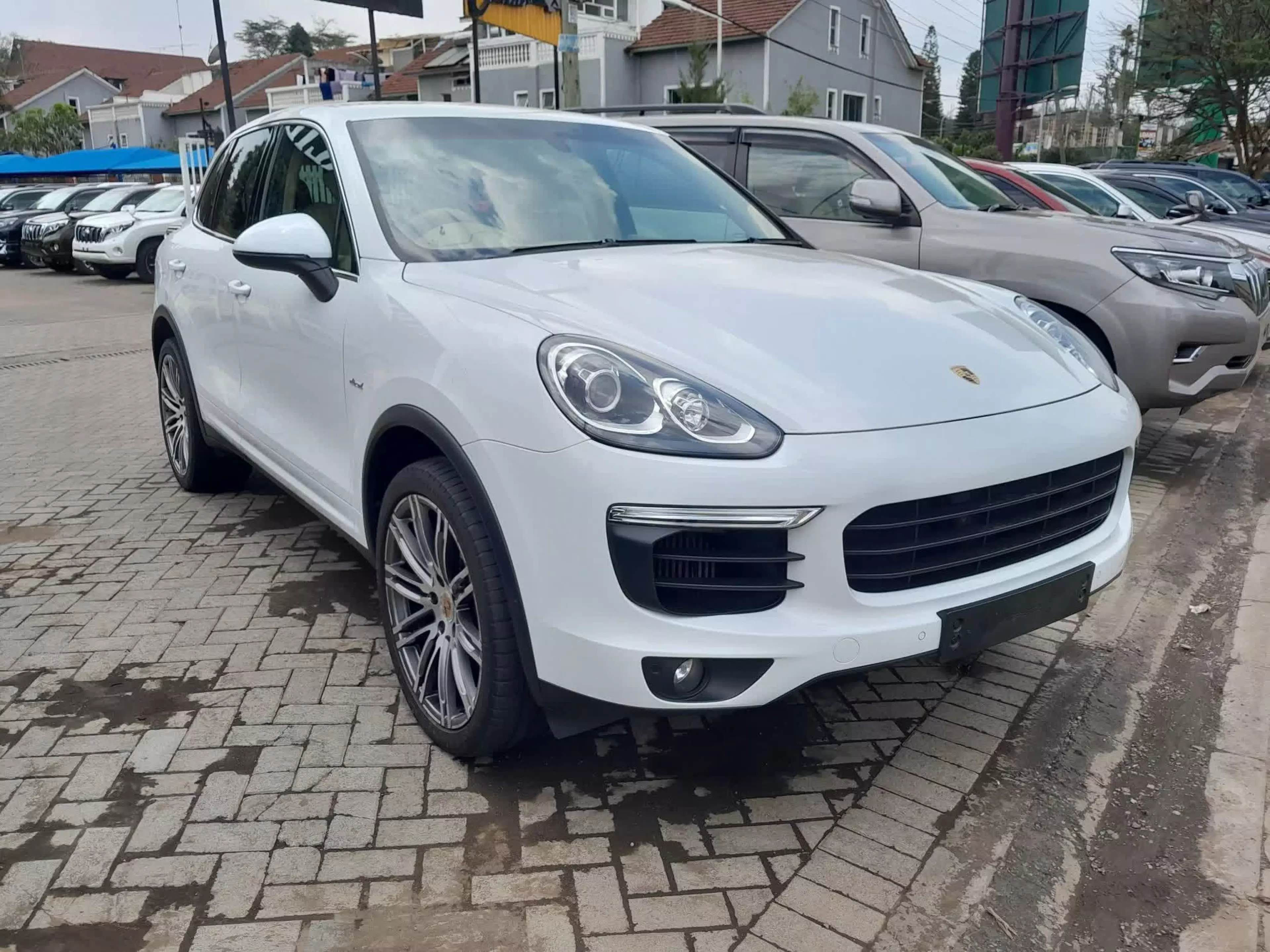 PORSCHE Cayenne - 2016