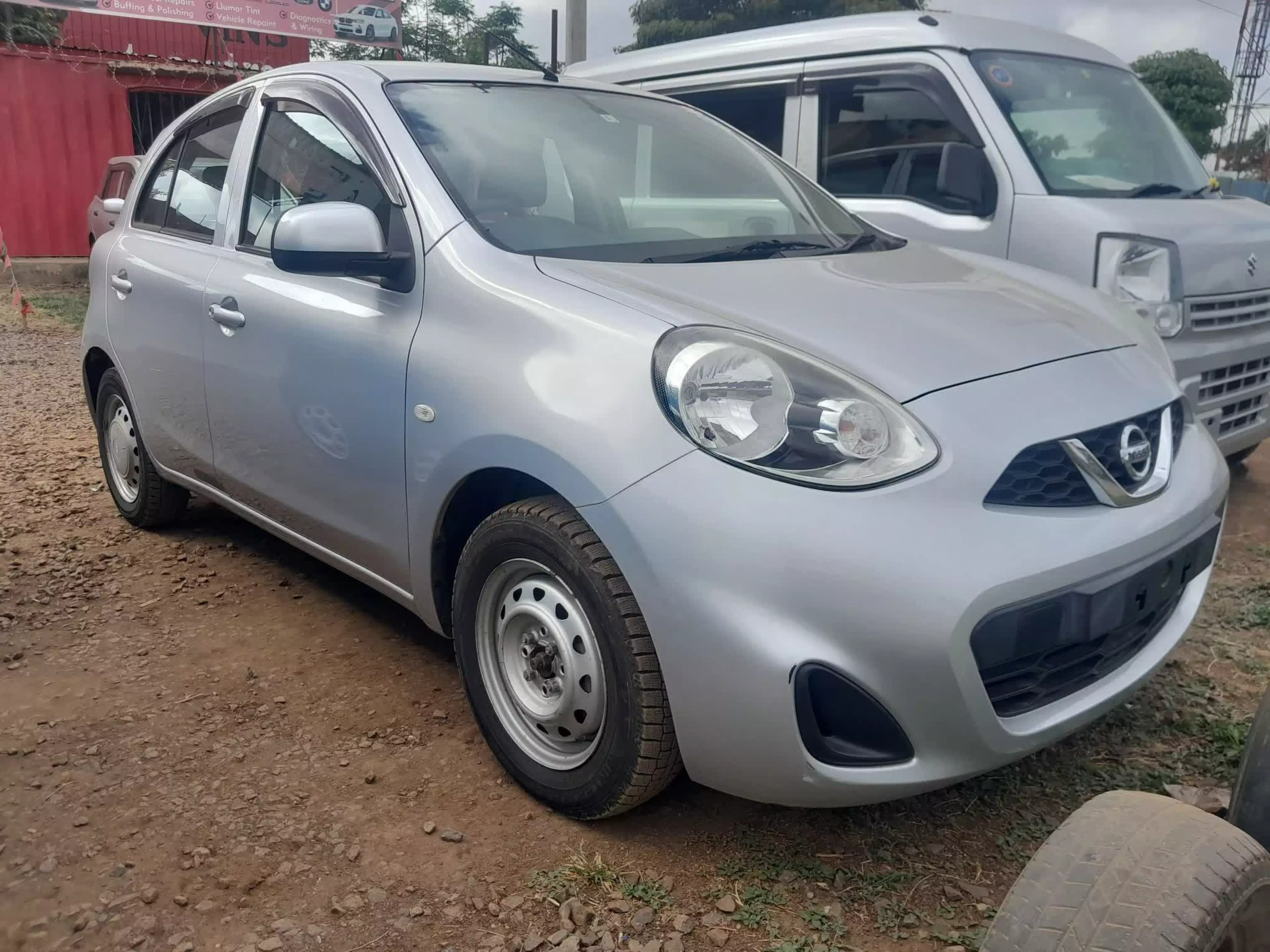 Nissan March - 2016