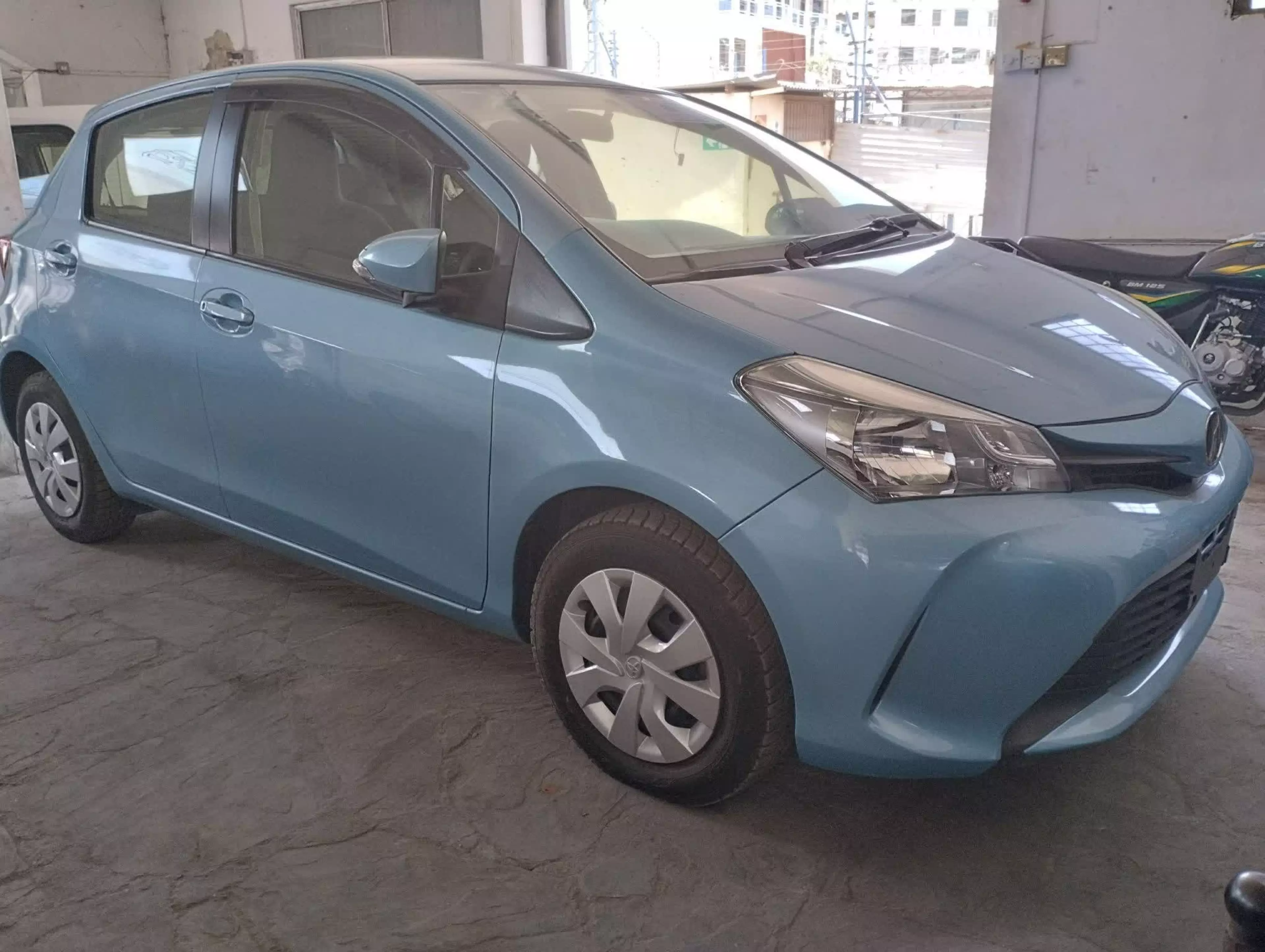 Toyota Vitz - 2015