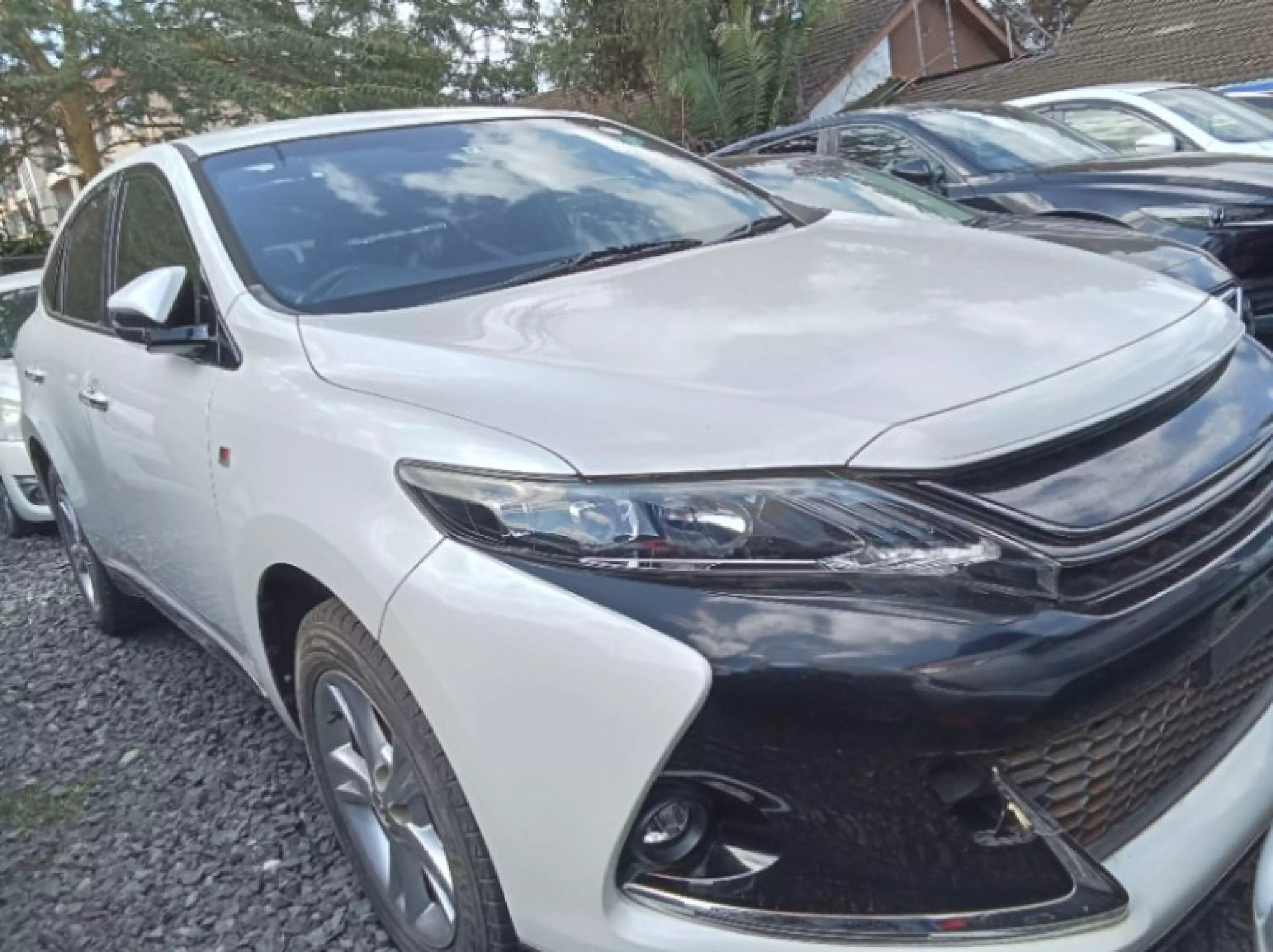 Toyota Harrier - 2016
