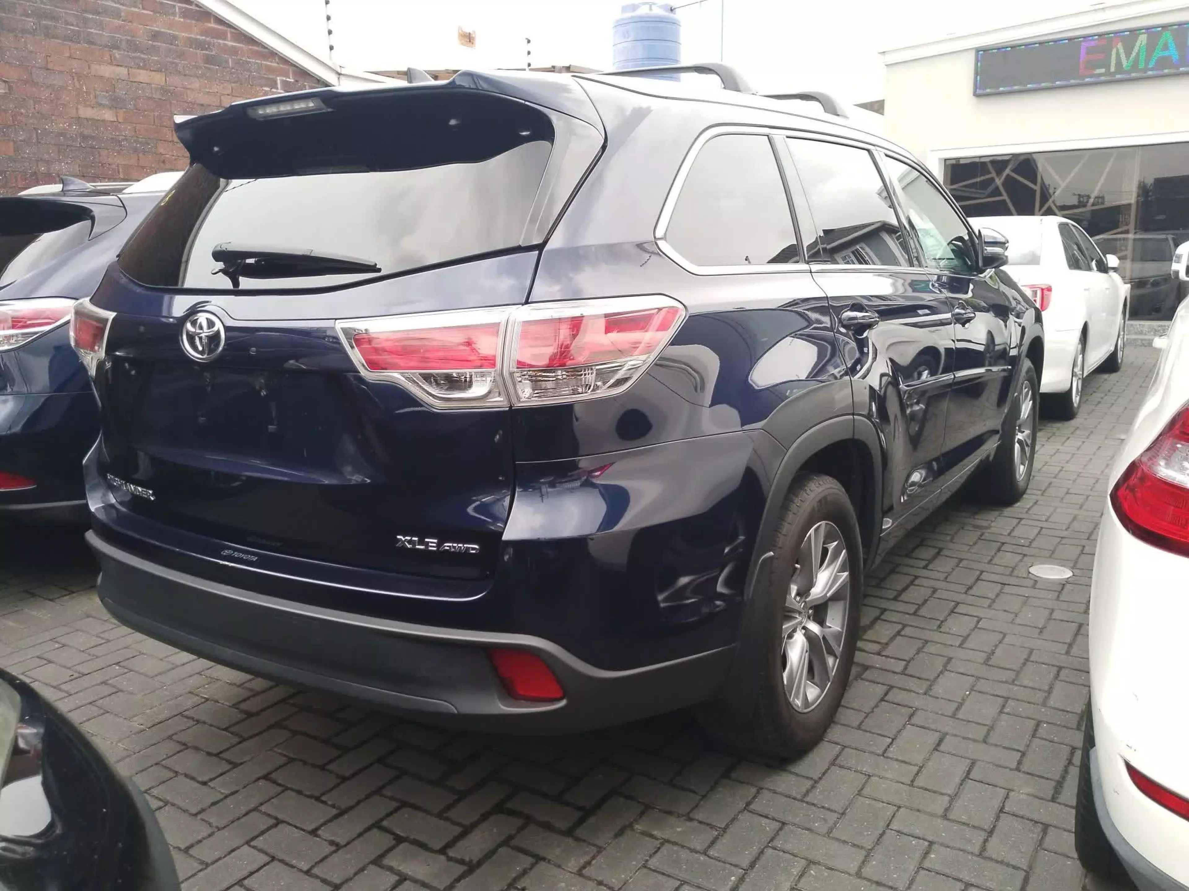 Toyota Highlander   - 2014