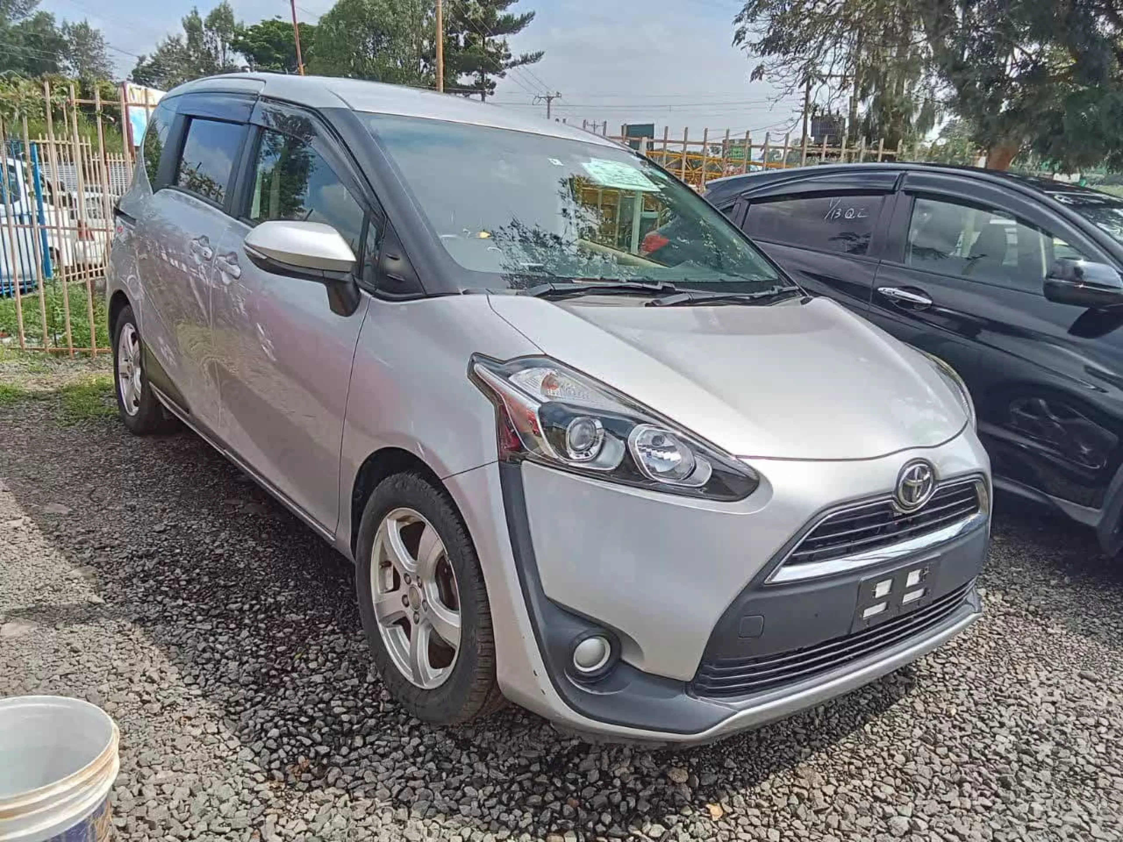 Toyota Sienta - 2016