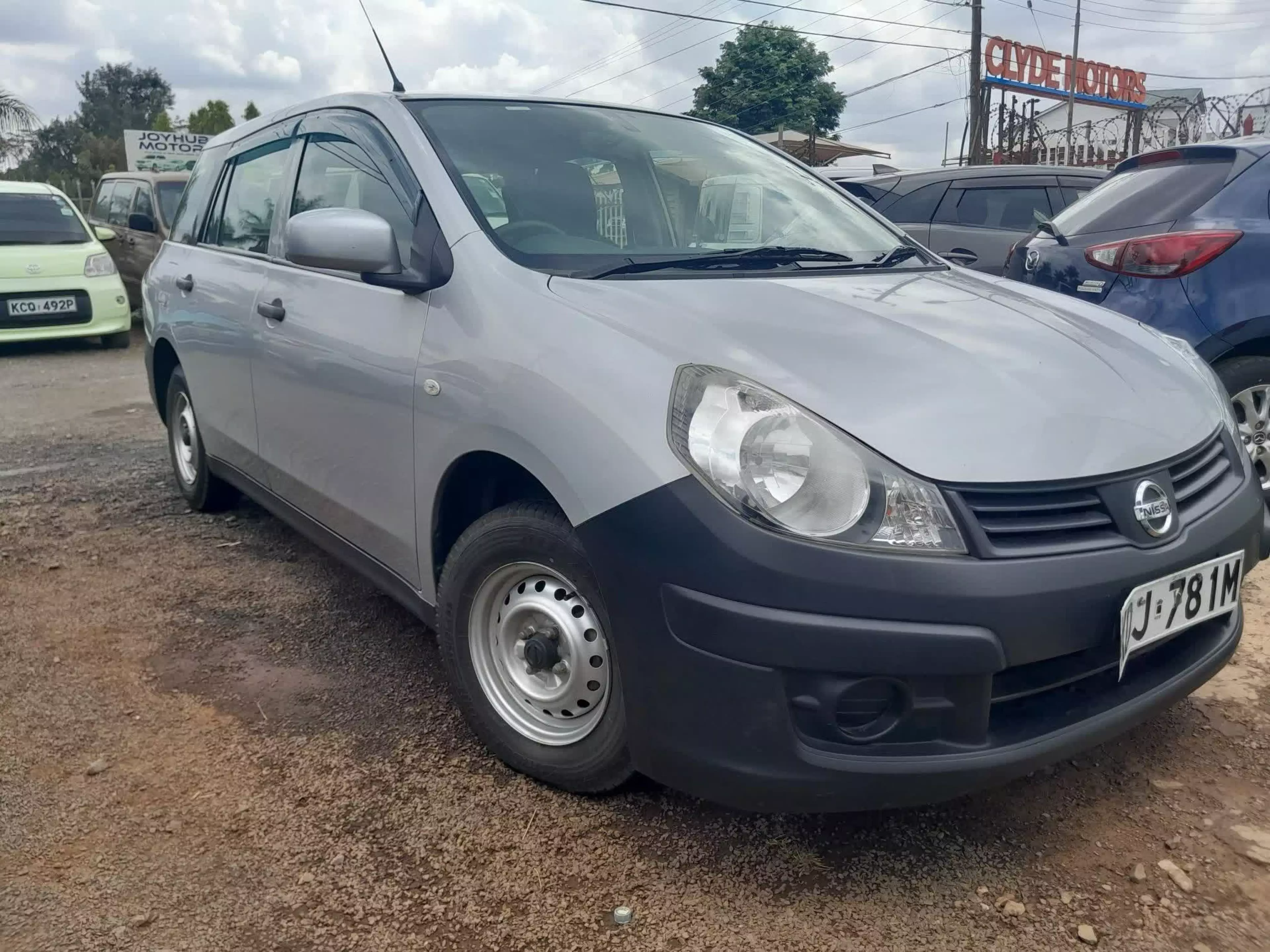 Nissan Advan  - 2014