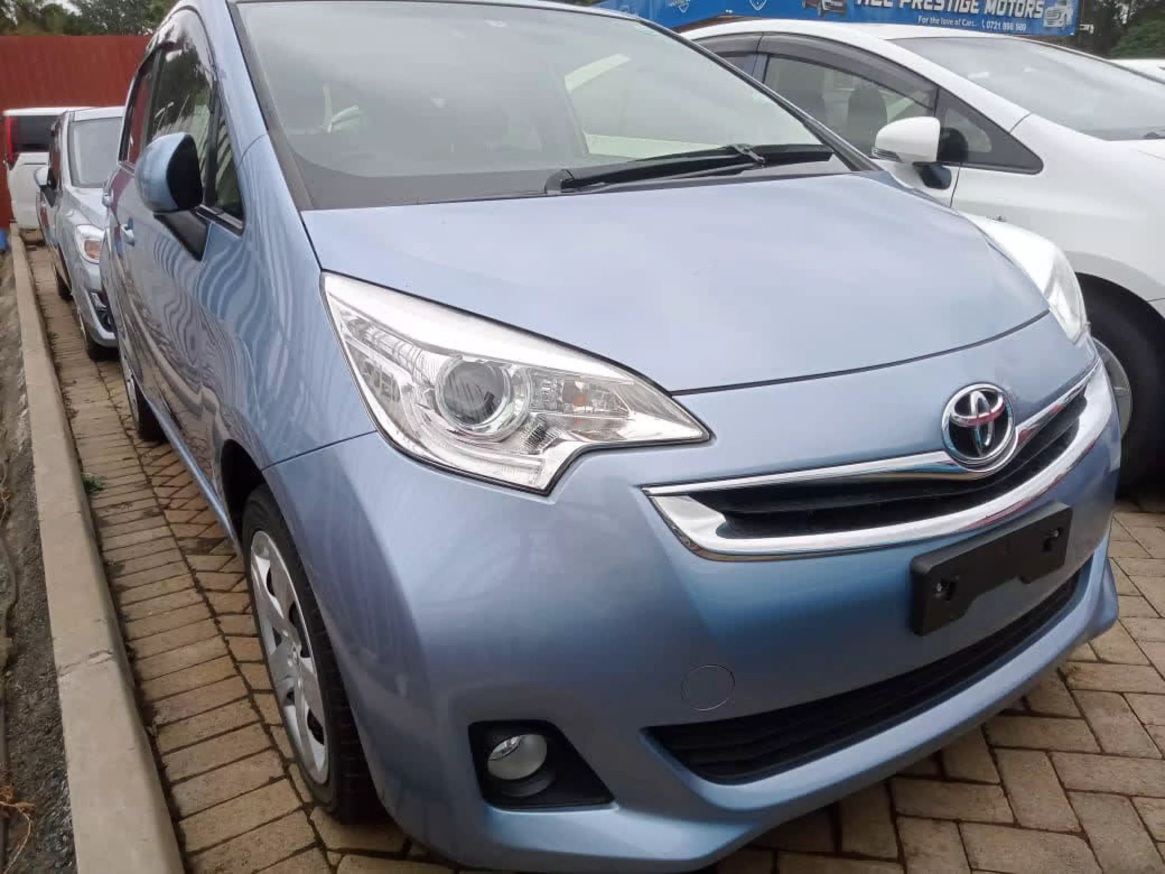 Toyota Ractis - 2015